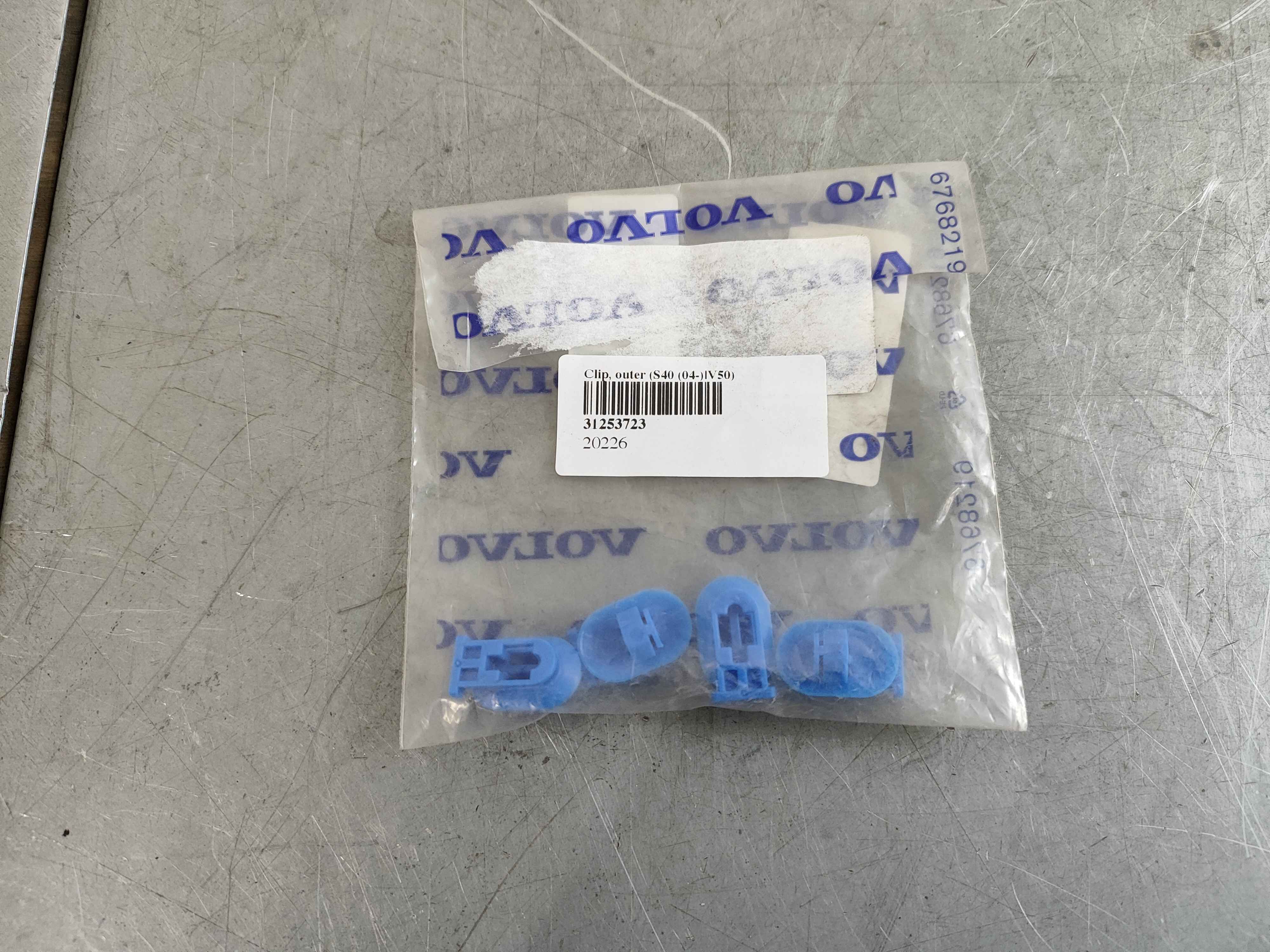 Clip, outer (S40 (04-)|V50)