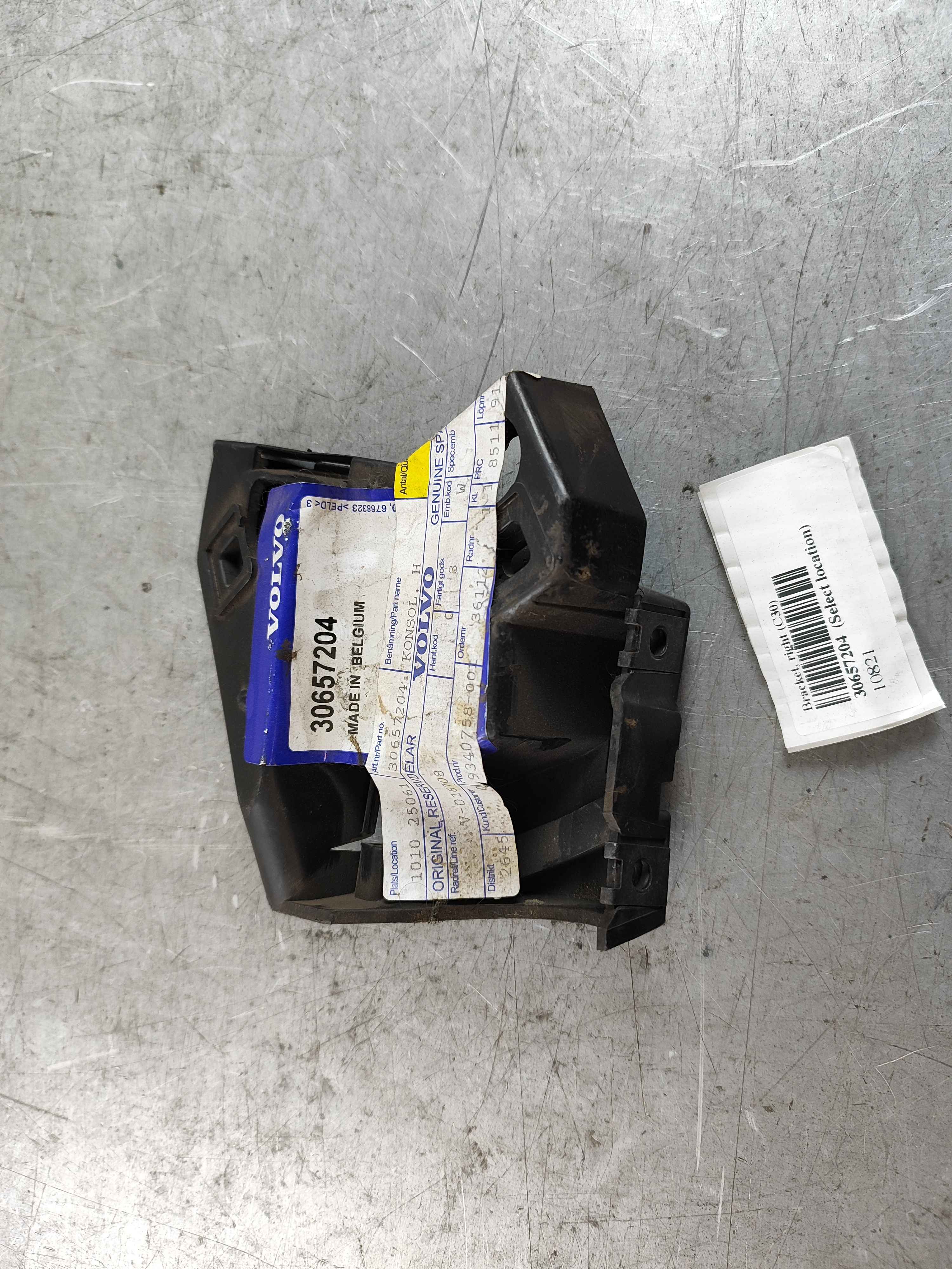 Bracket, right (C30)