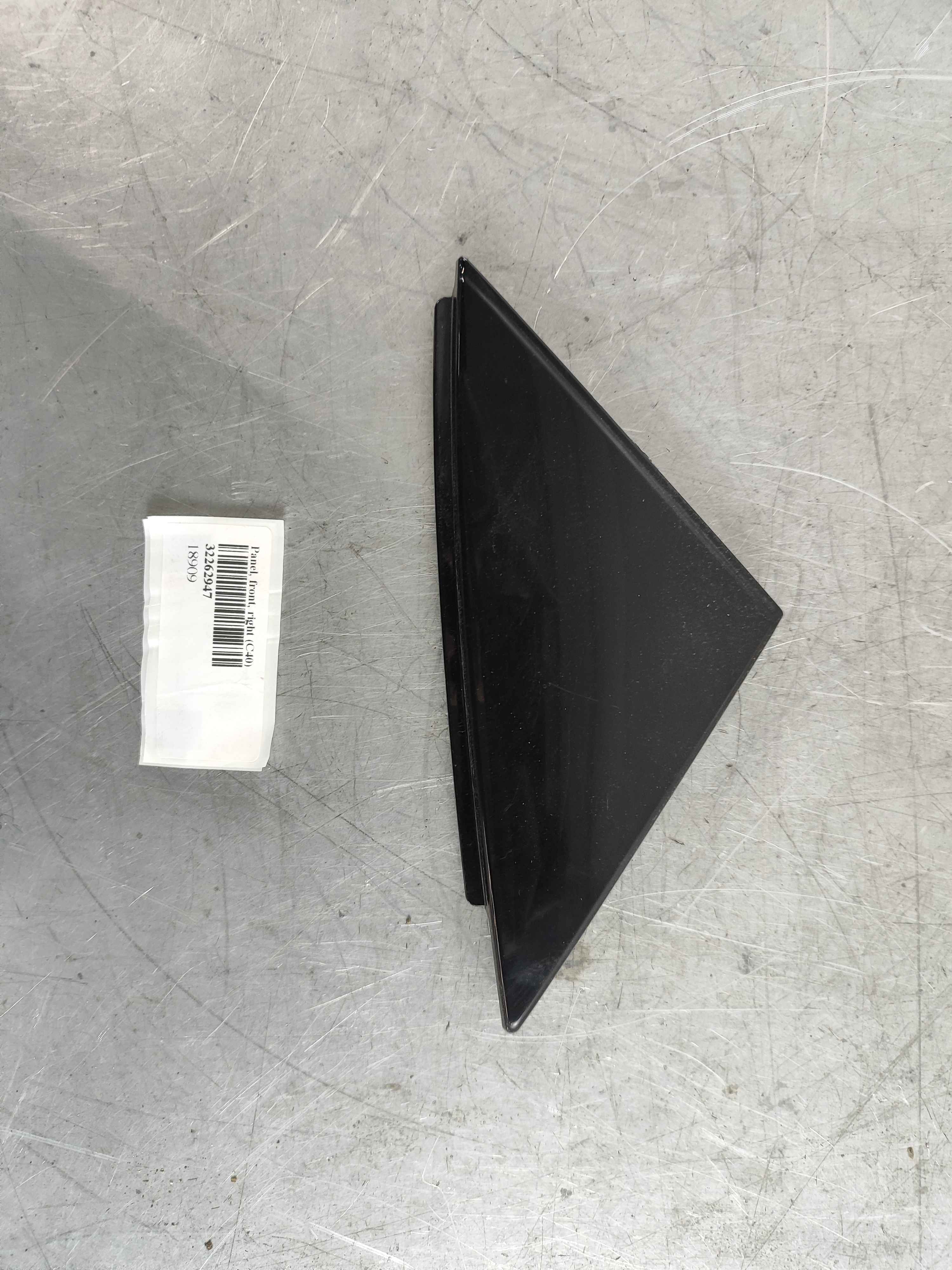 Panel, front, right (C40)
