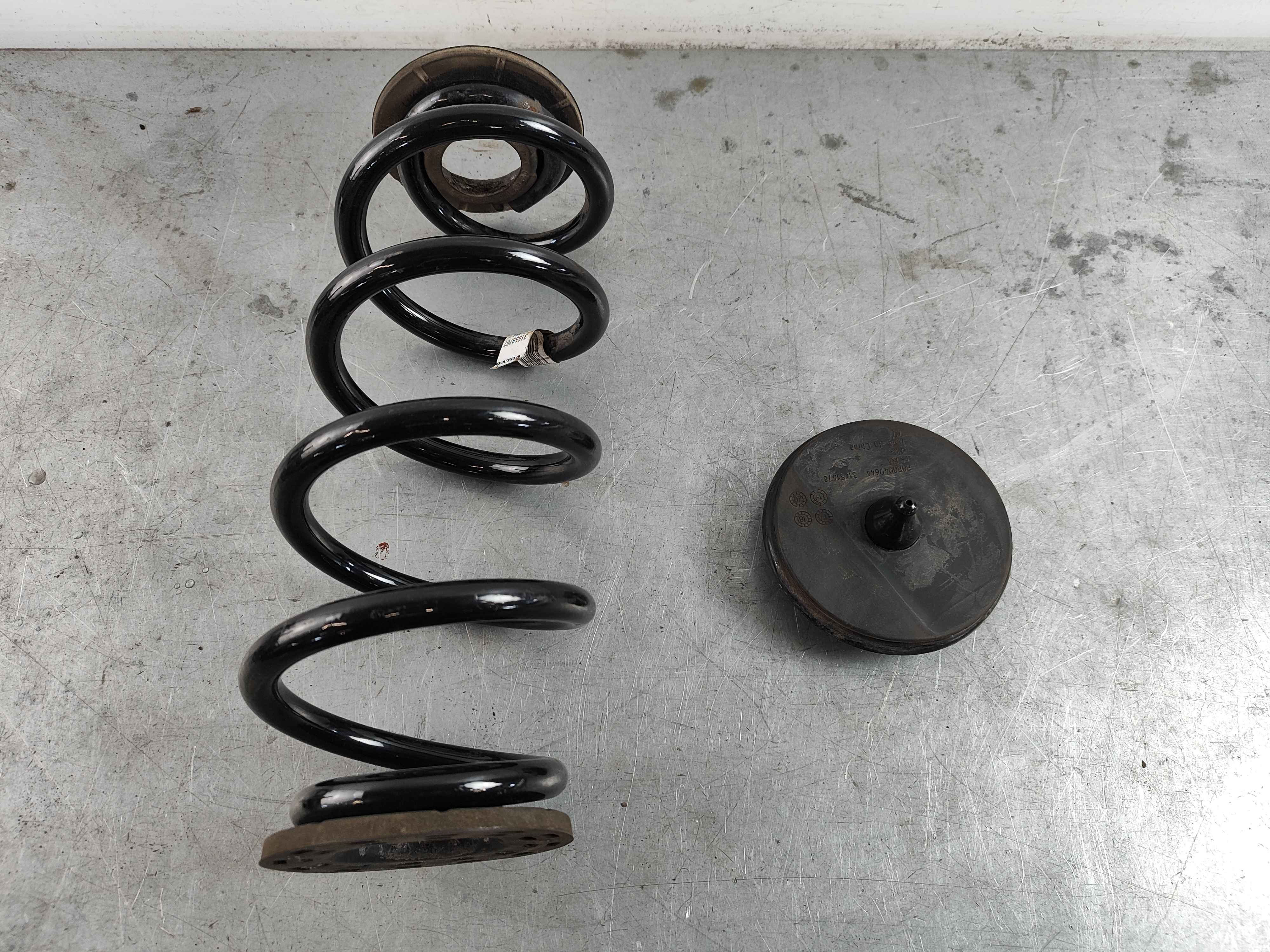 Rear spring (XC40)