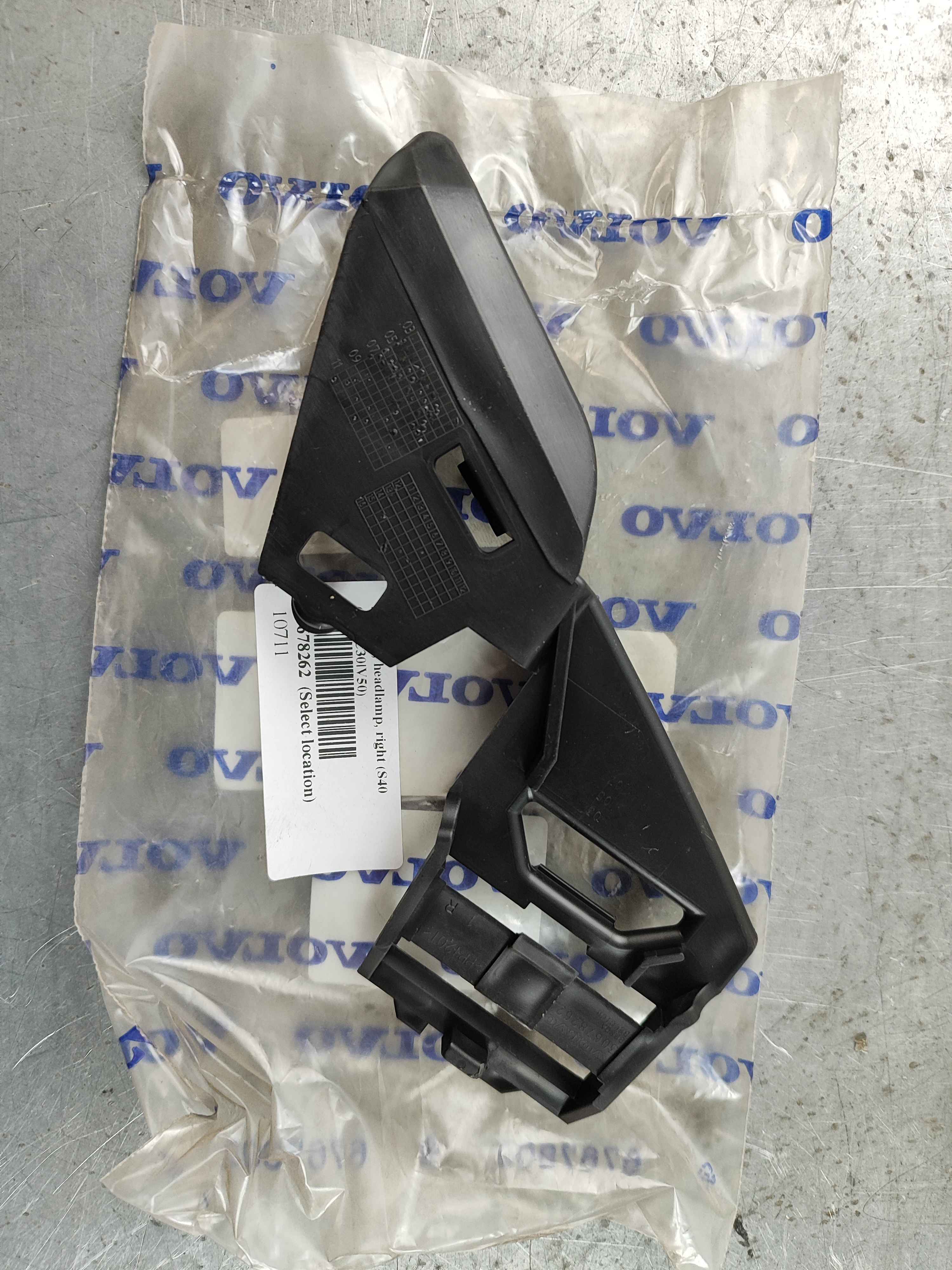Bracket, headlamp, right (S40 (04-)|C30|V50)