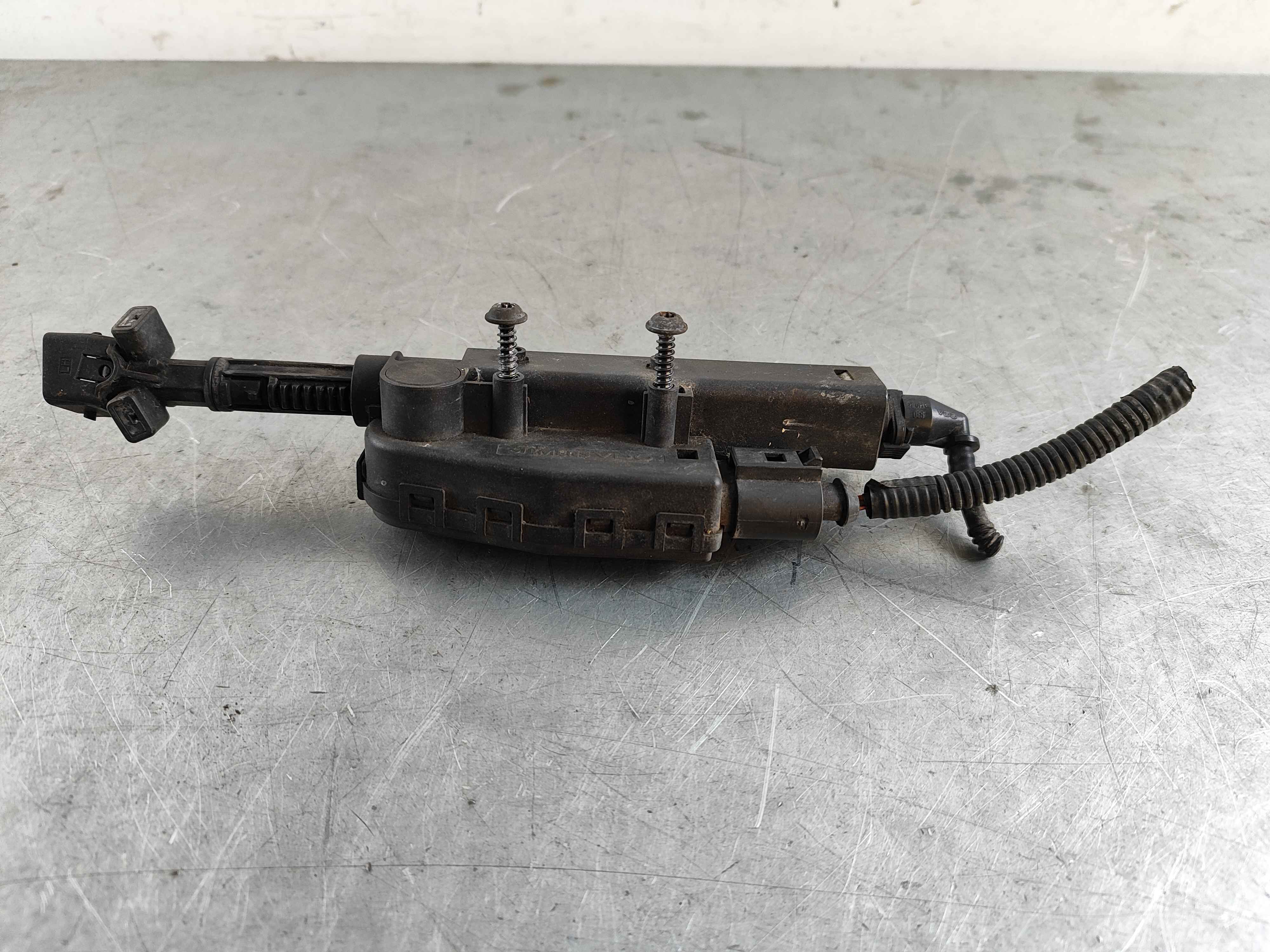 Headlight wipe|wash kit, right (S80 (07-)|V70 (08-)| XC70 (08-) )