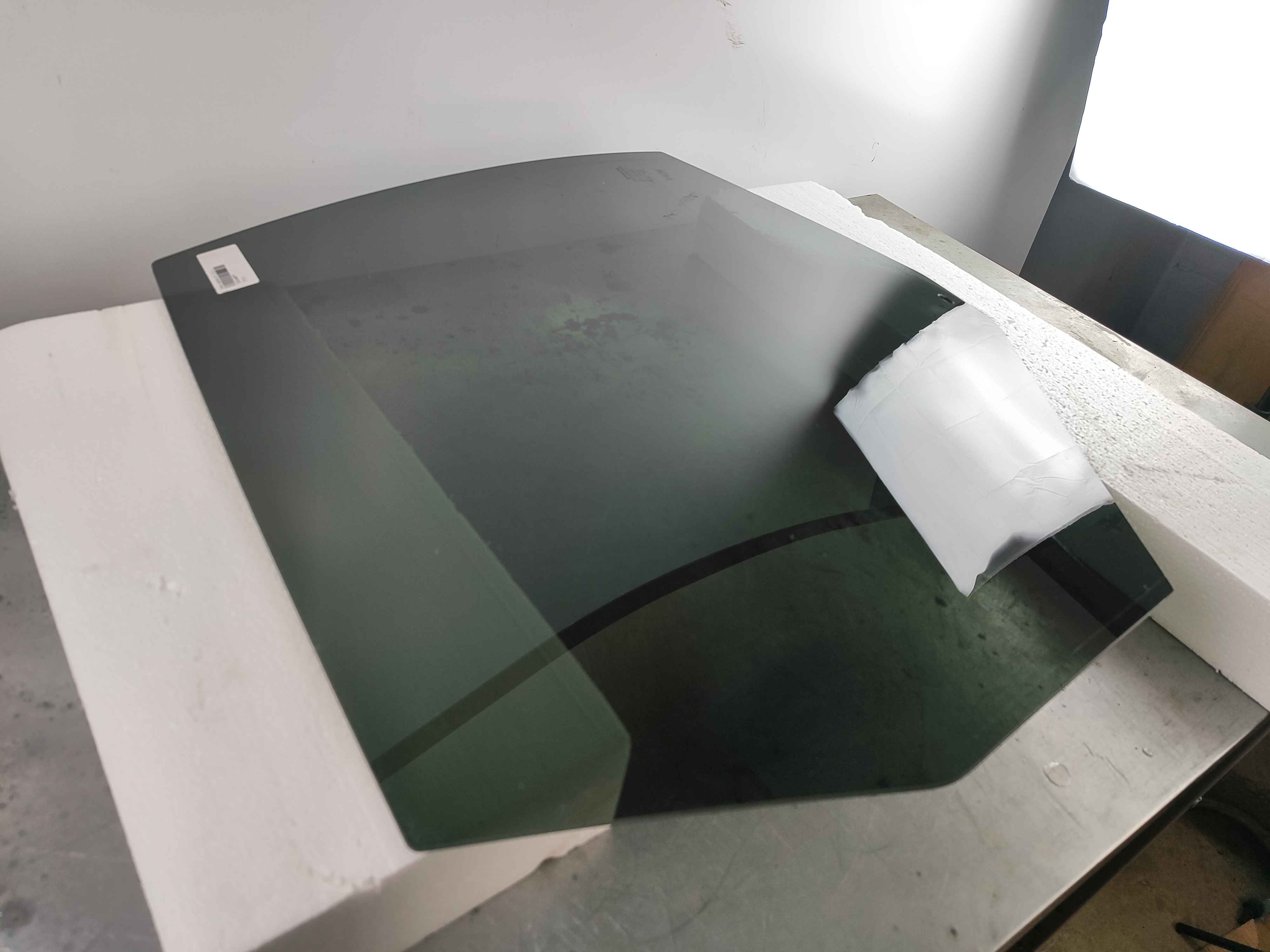 Side window FC 21; CH 301235- FC 36; CH 301705- right Variant code: T601 and LR02 EXCL. KOREA