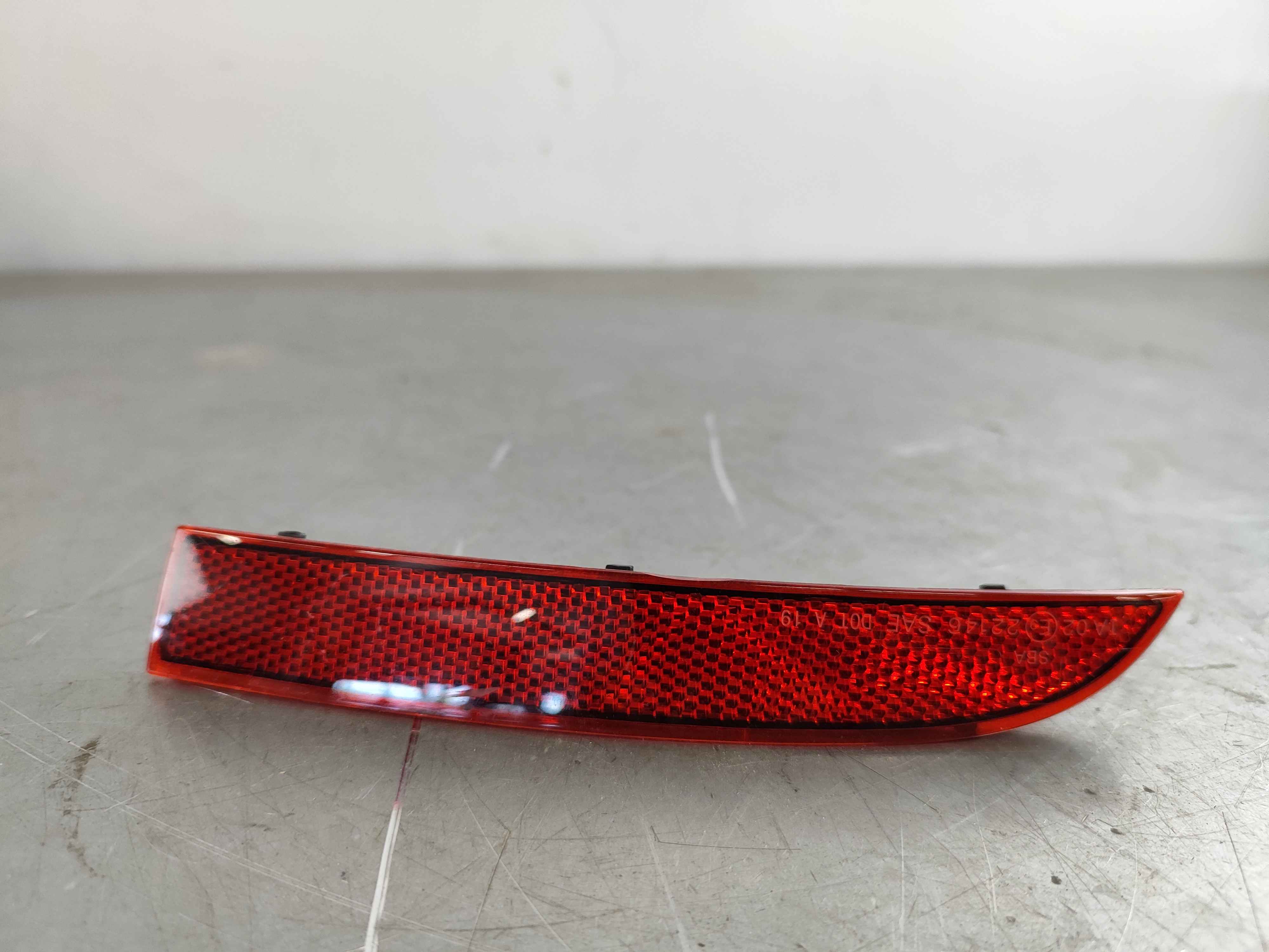 Rear light reflector