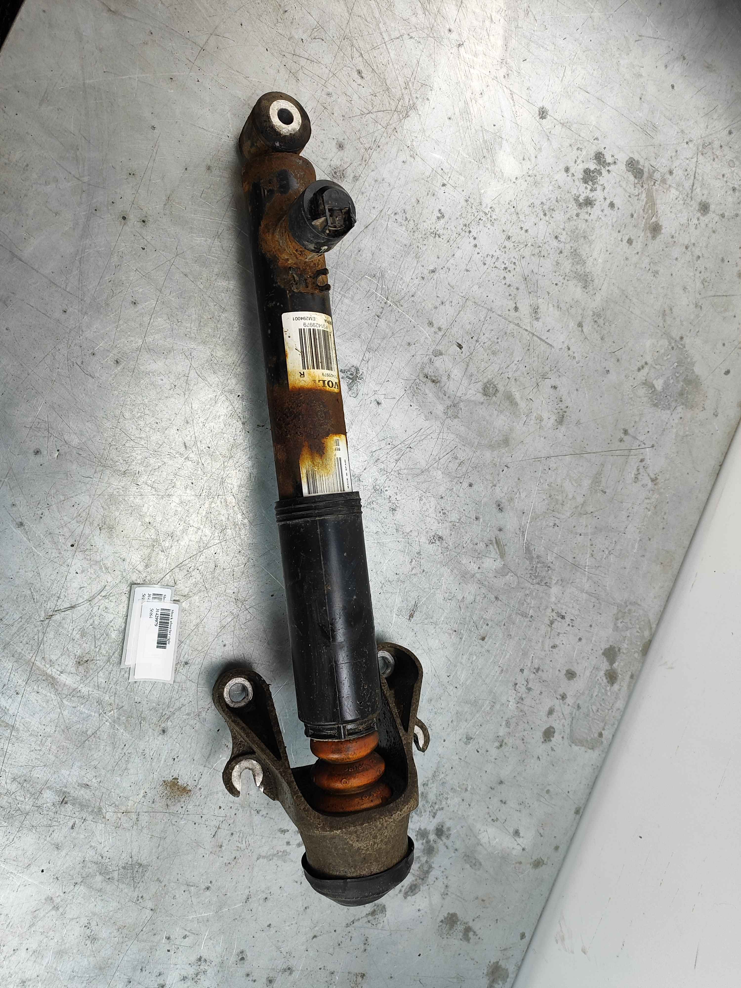 Shock absorber right