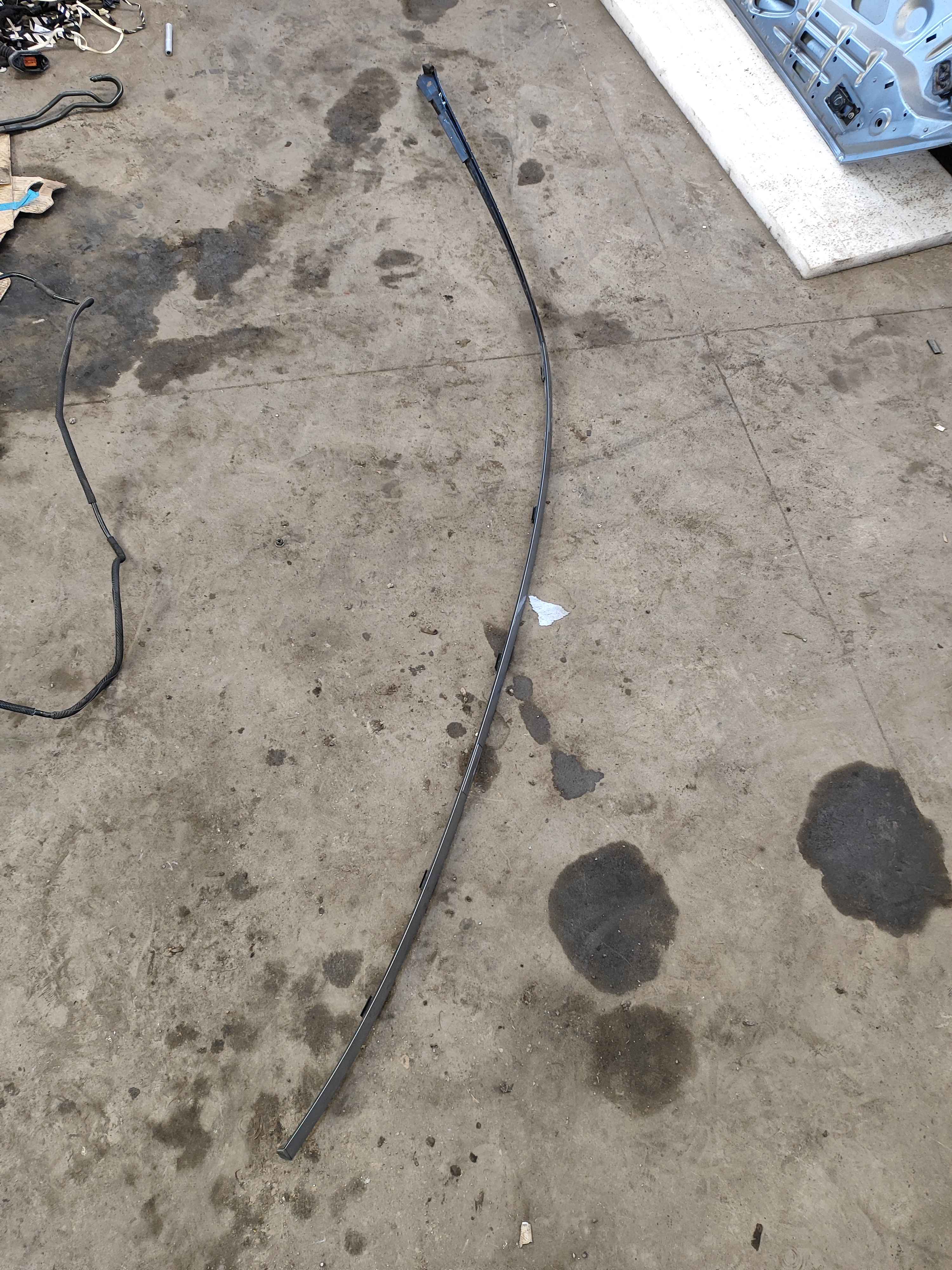 Roof trim bar molding cover
