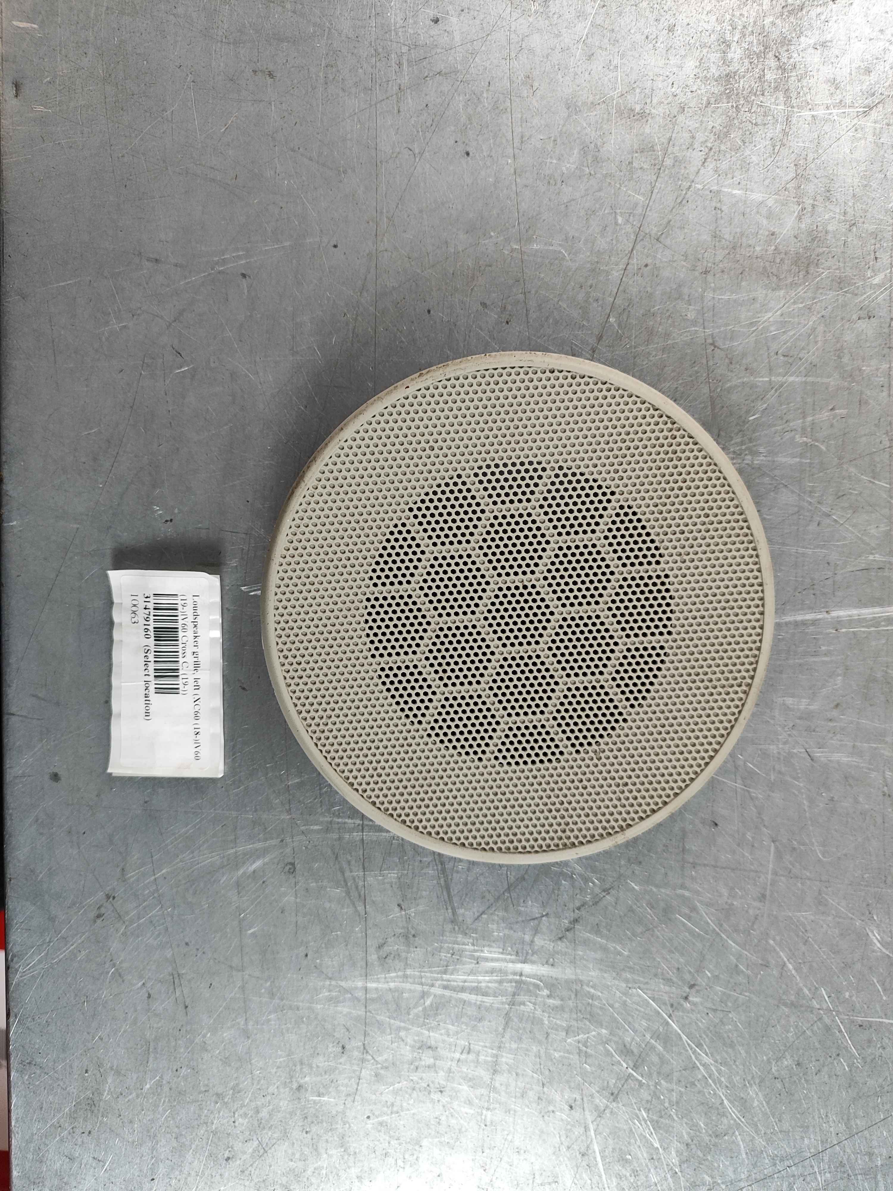 Loudspeaker grille, left (XC60 (18-)|V60 (19-)|V60 Cross C. (19-))