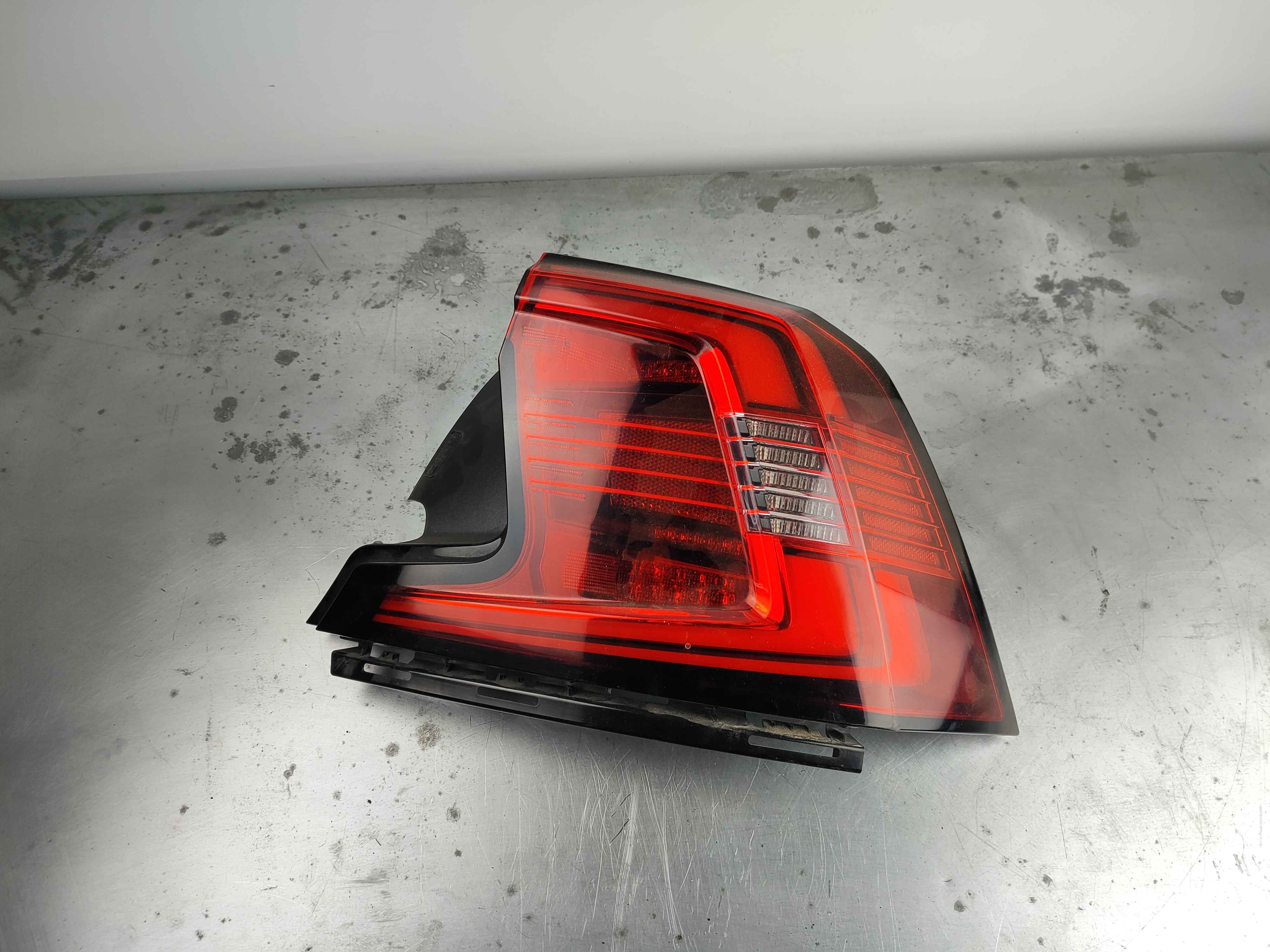 Lamp body, right (S90 (17-)|S90L)