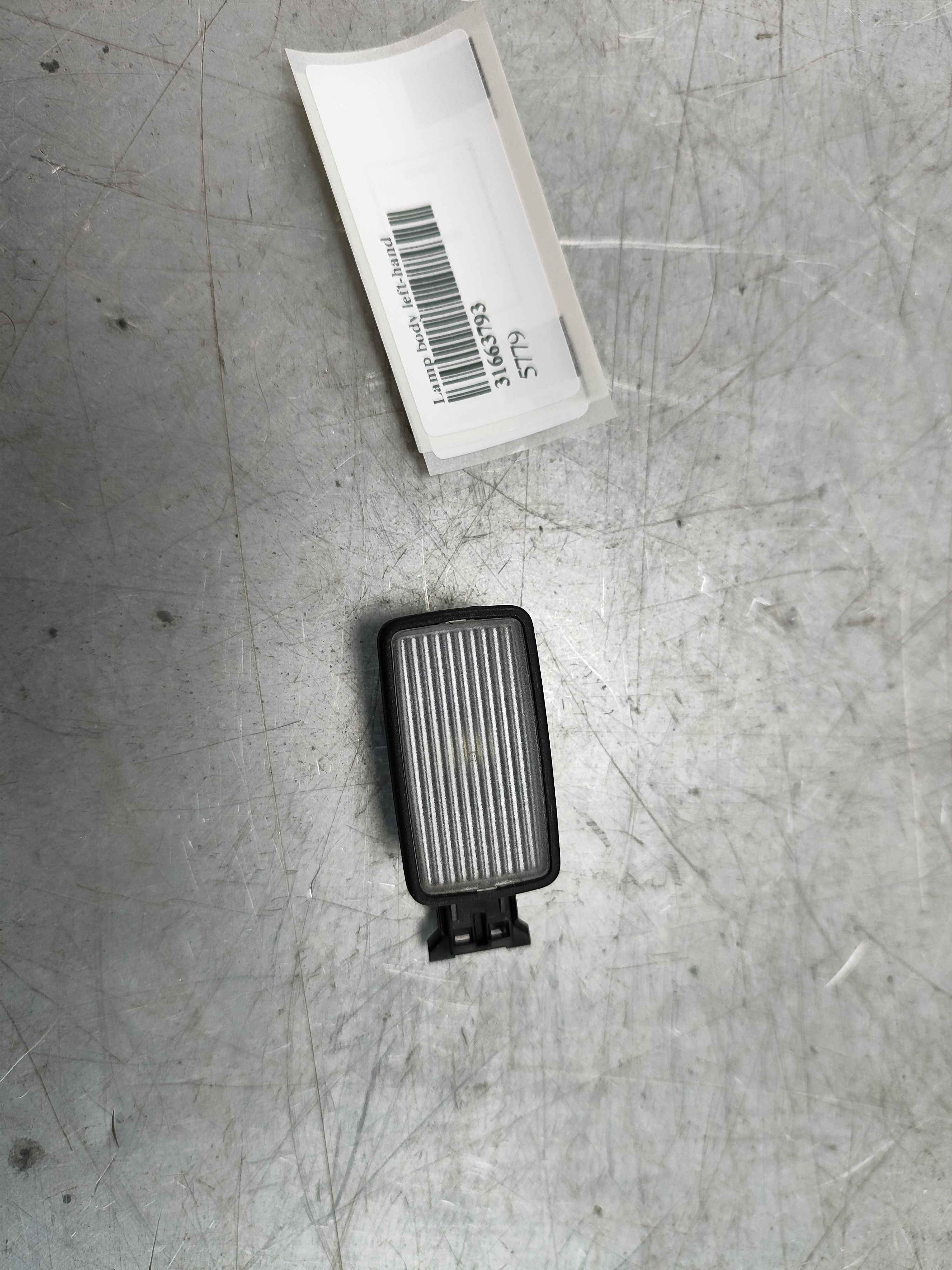 Lamp body left-hand seat Variant code: PD02 front
