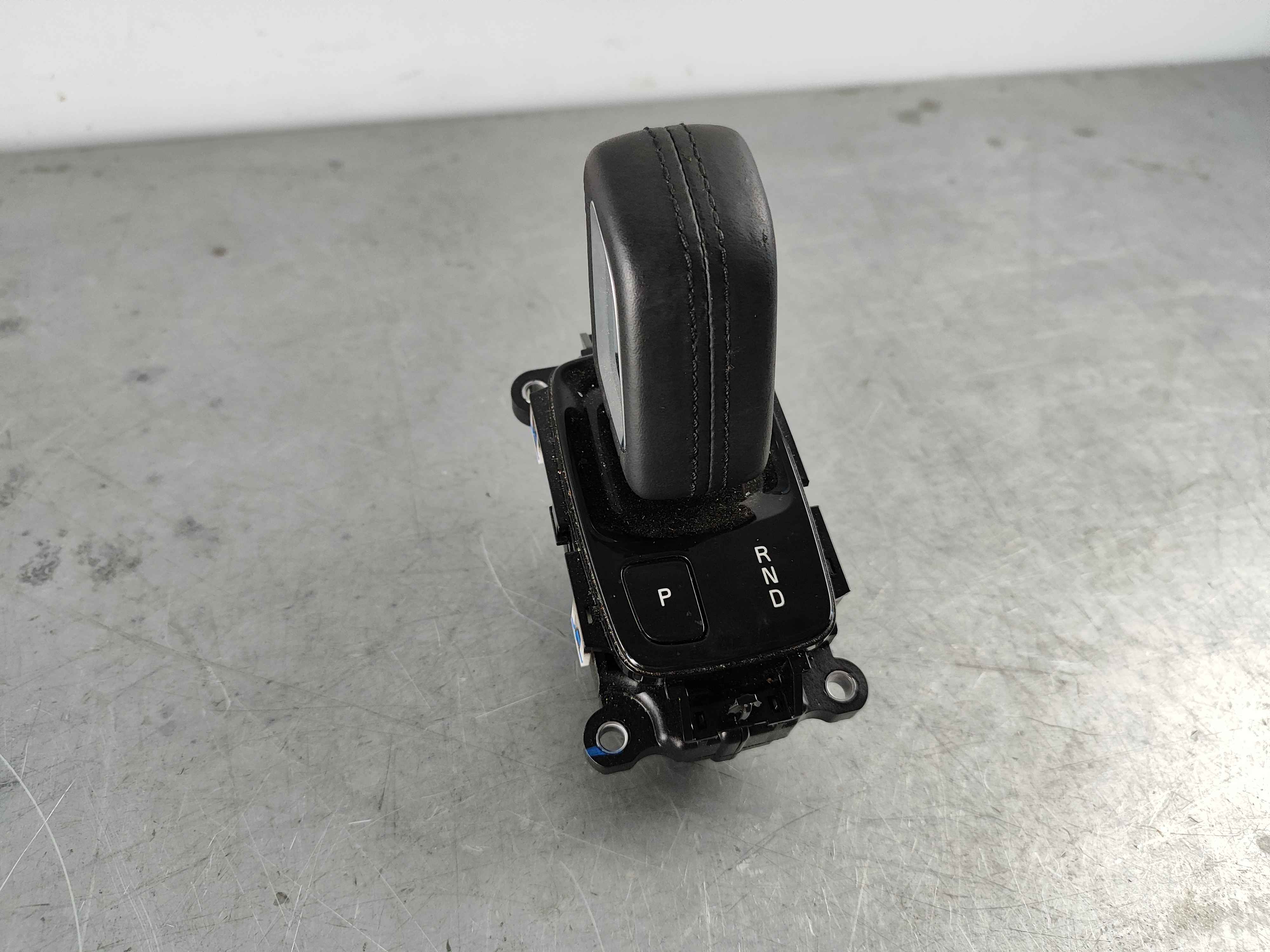 Gear shift lever carrier