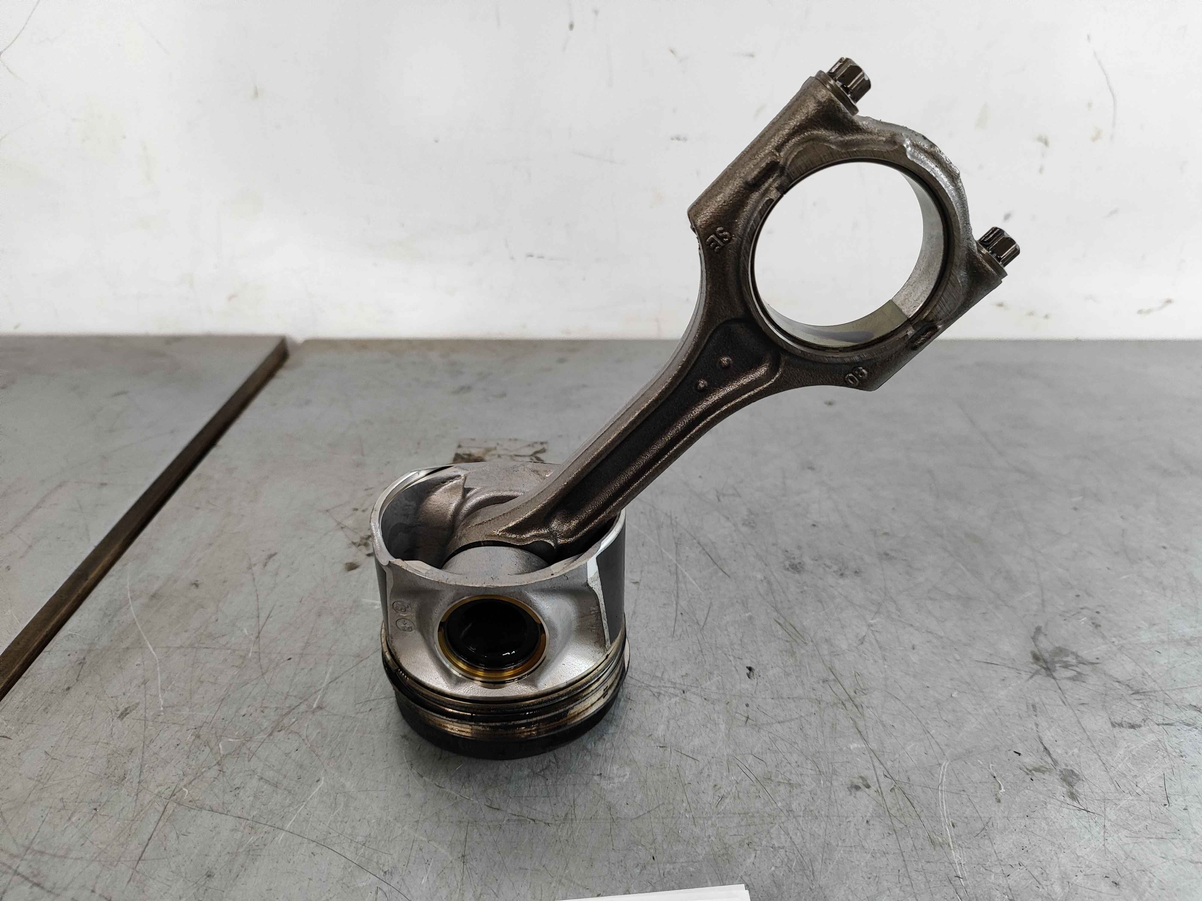 Piston kit, complete