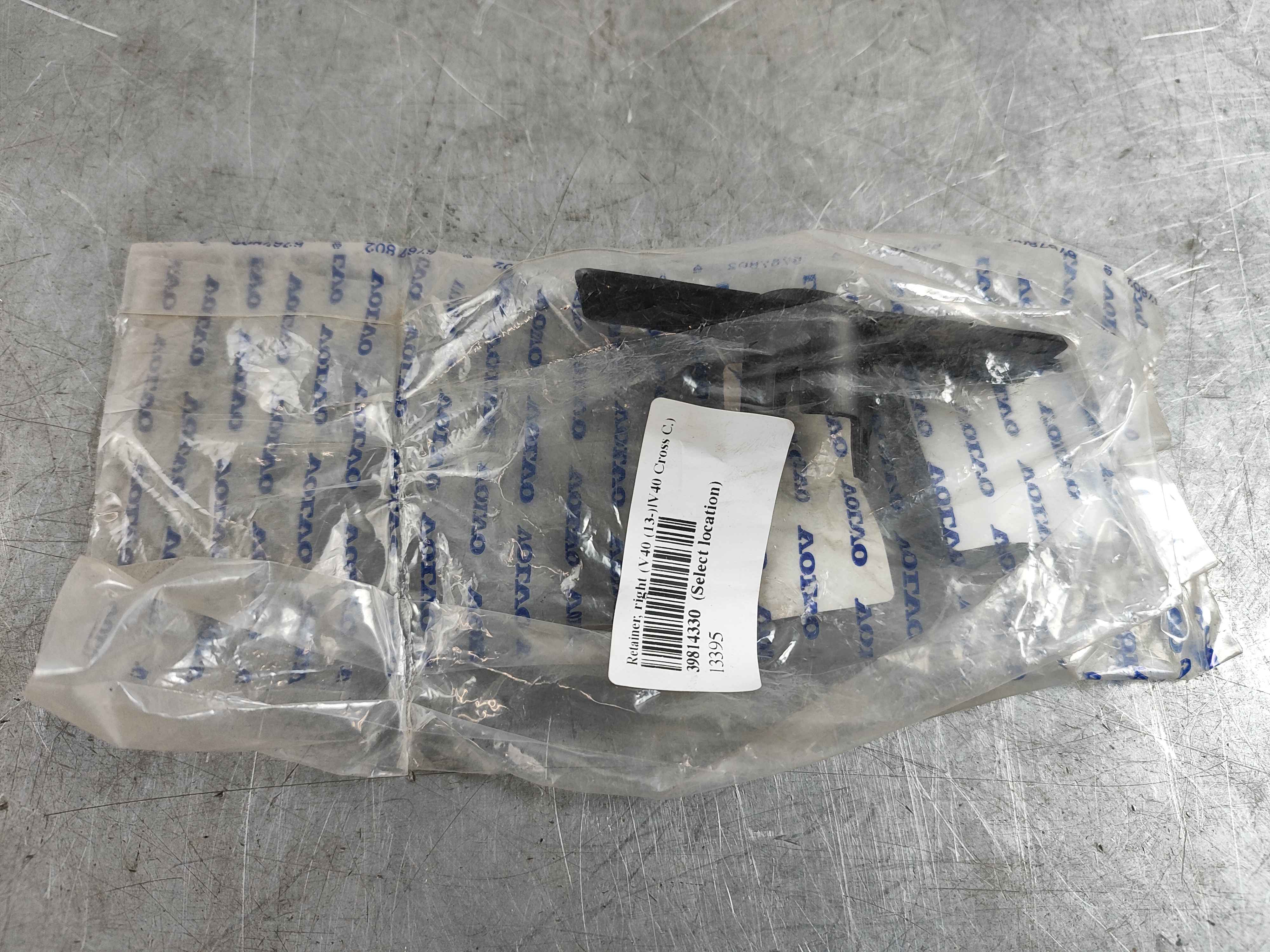 Retainer, right (V40 (13-)|V40 Cross C.)