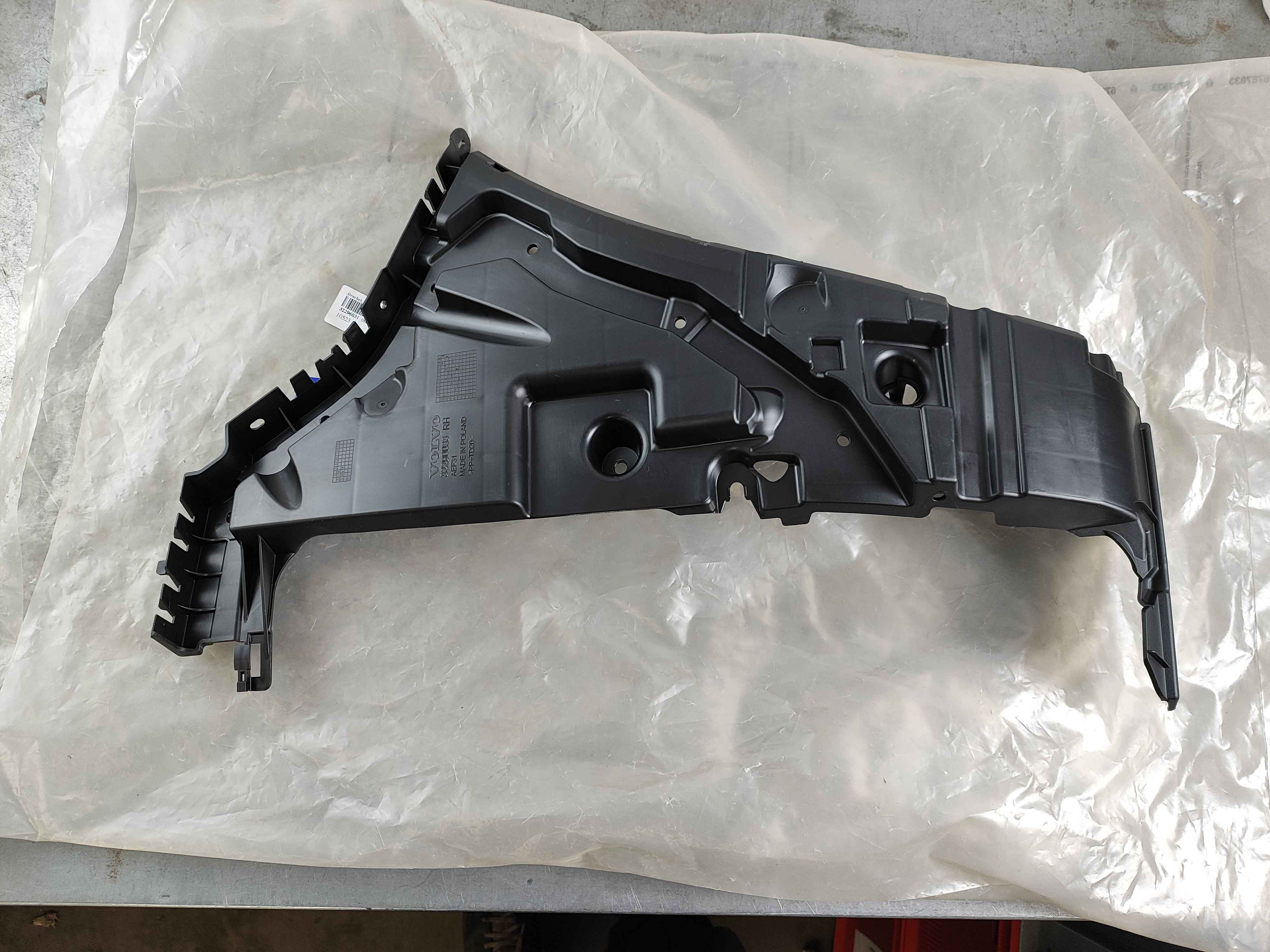 Bracket, right (XC60 (18-))