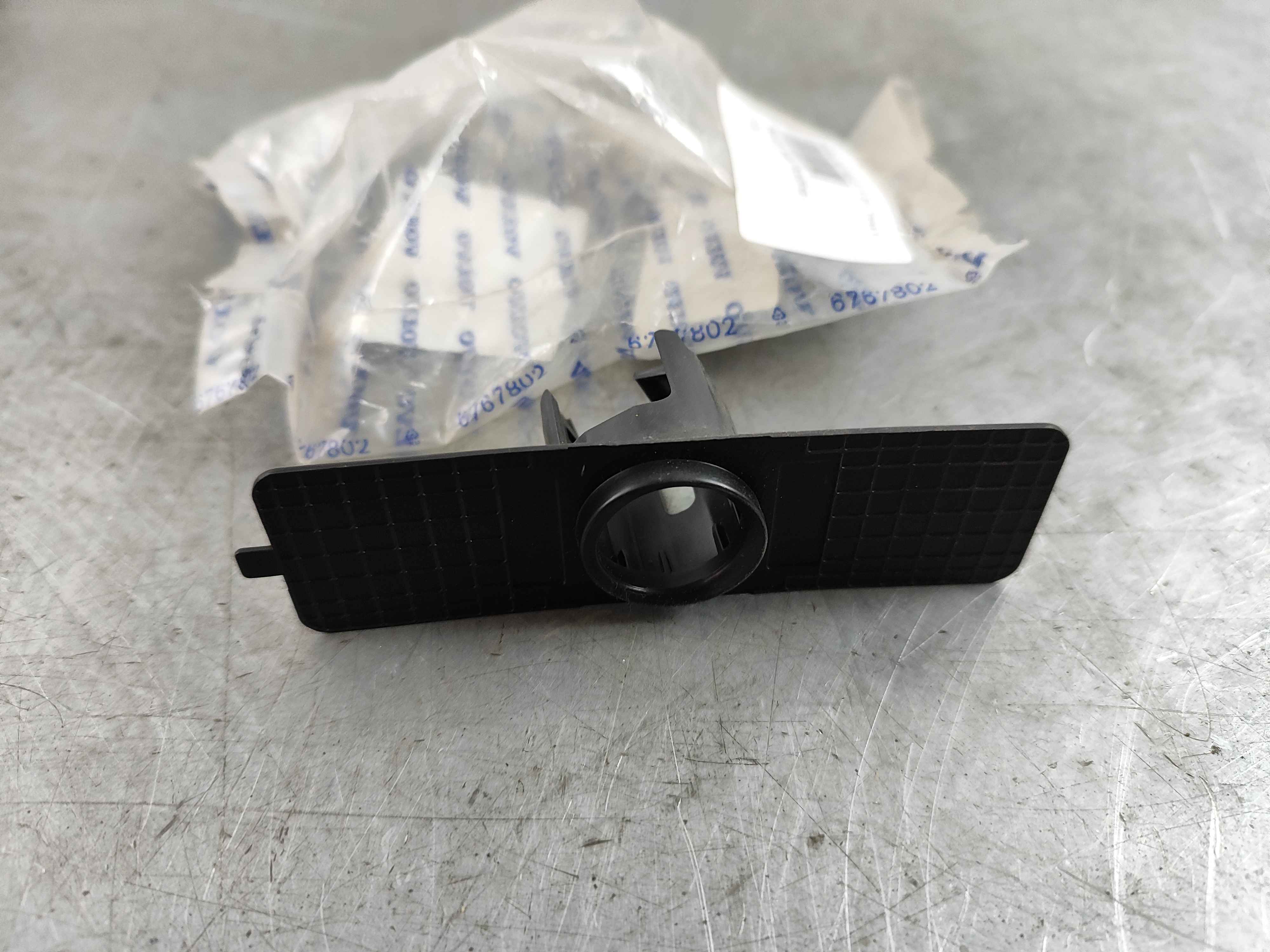 Retainer, left (V40 (13-)|V40 Cross C.)