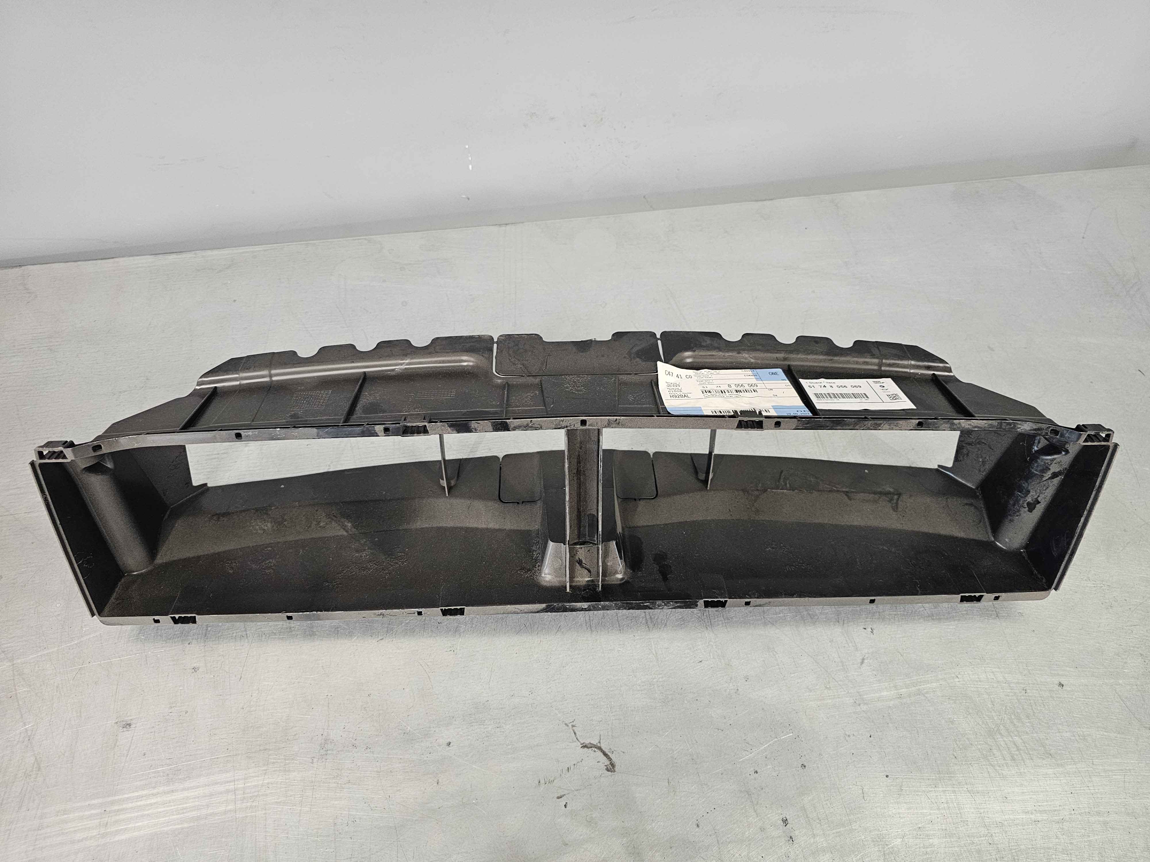 Air duct front bottom BMW