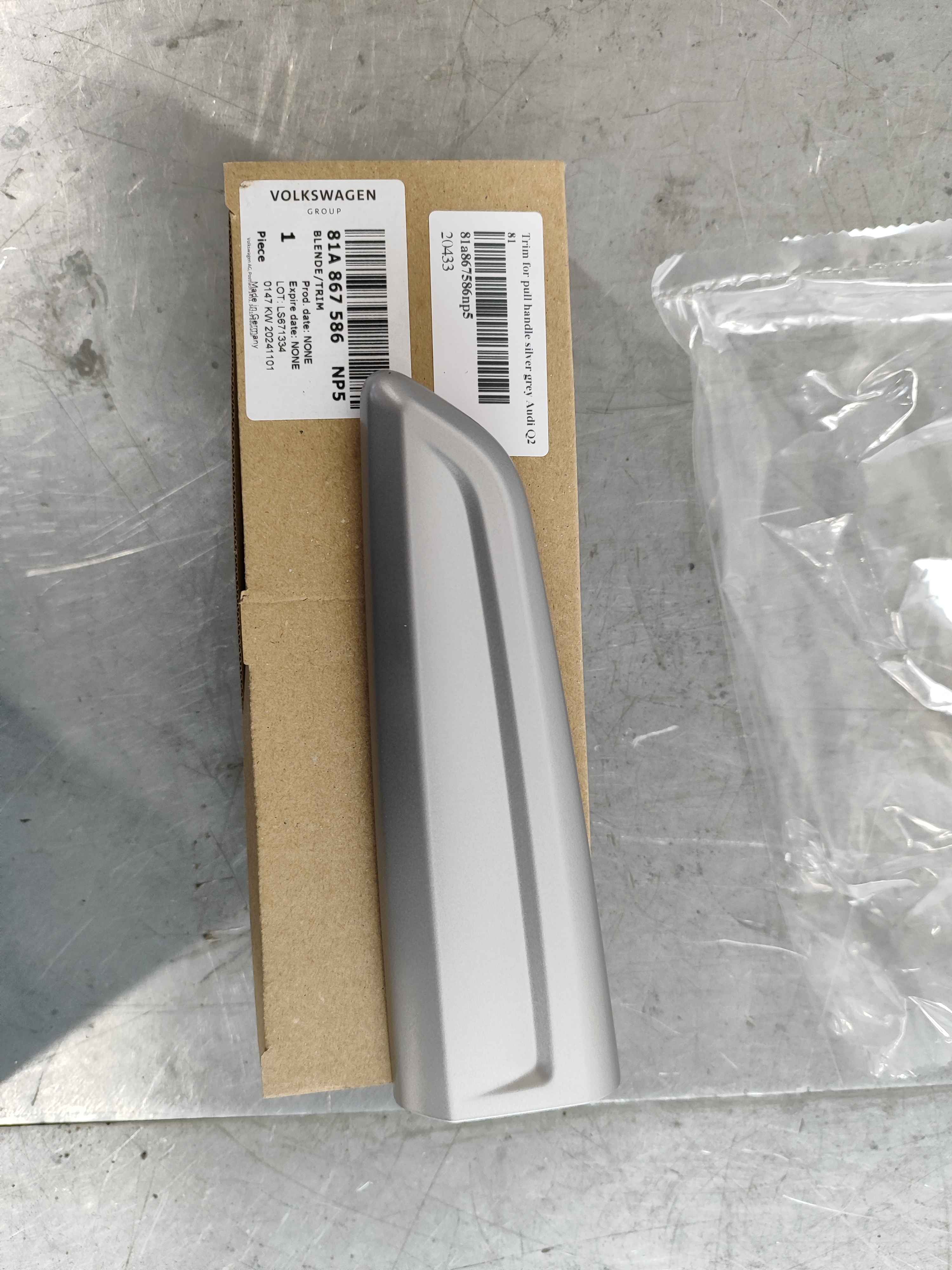 Trim for pull handle silver grey Audi Q2 81