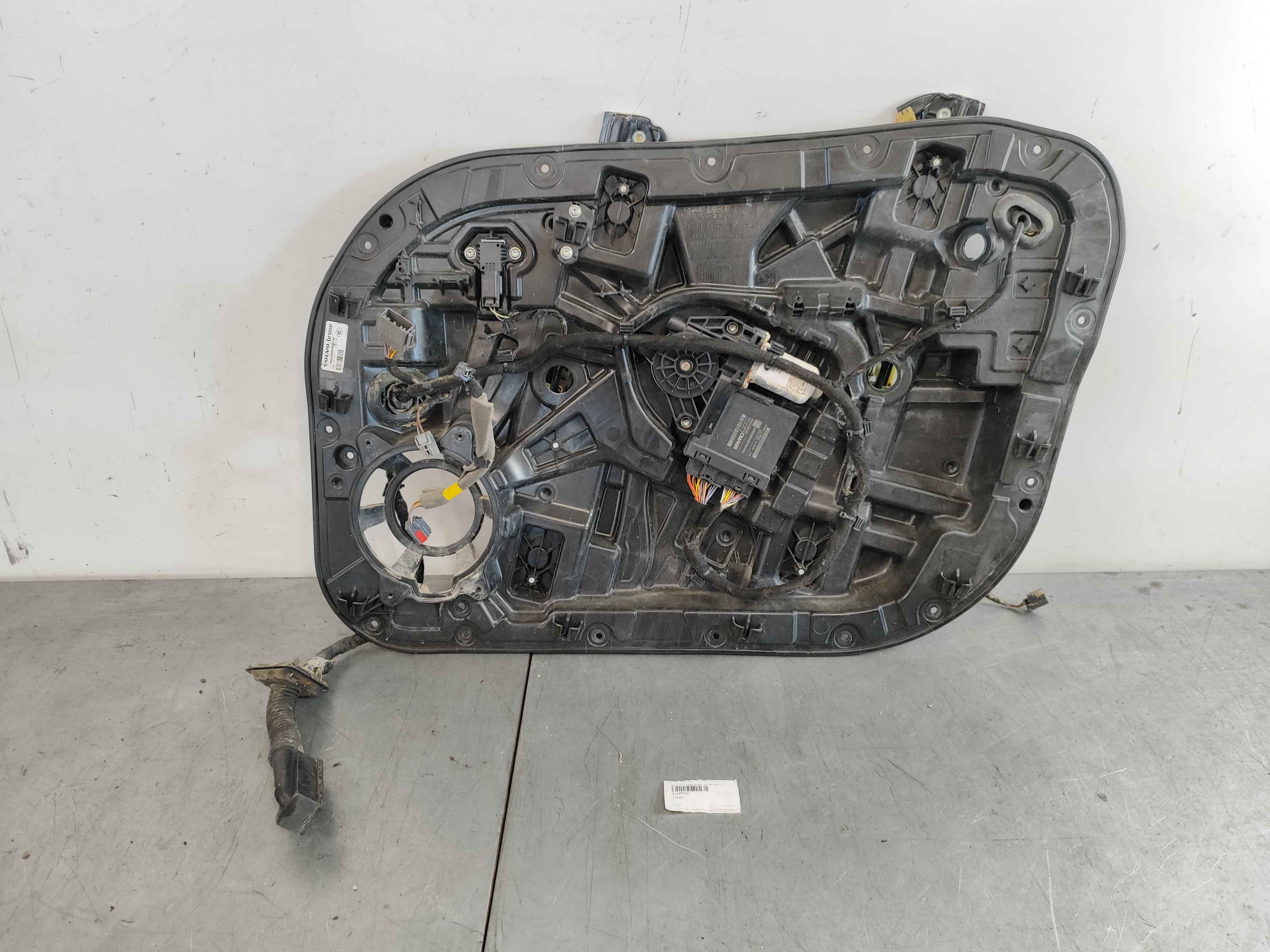 Retainer, right front (XC90 (16-))