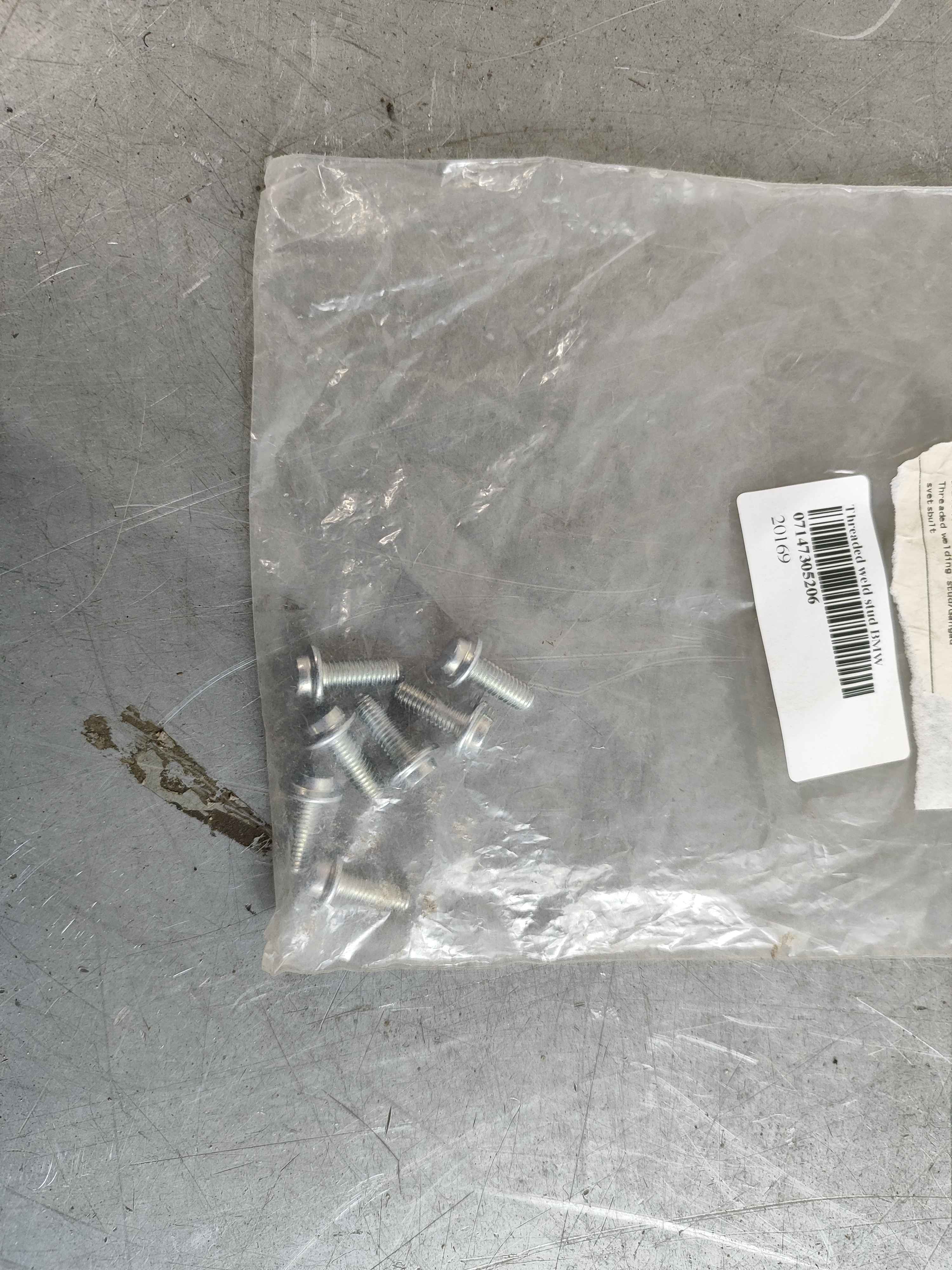 Threaded weld stud BMW
