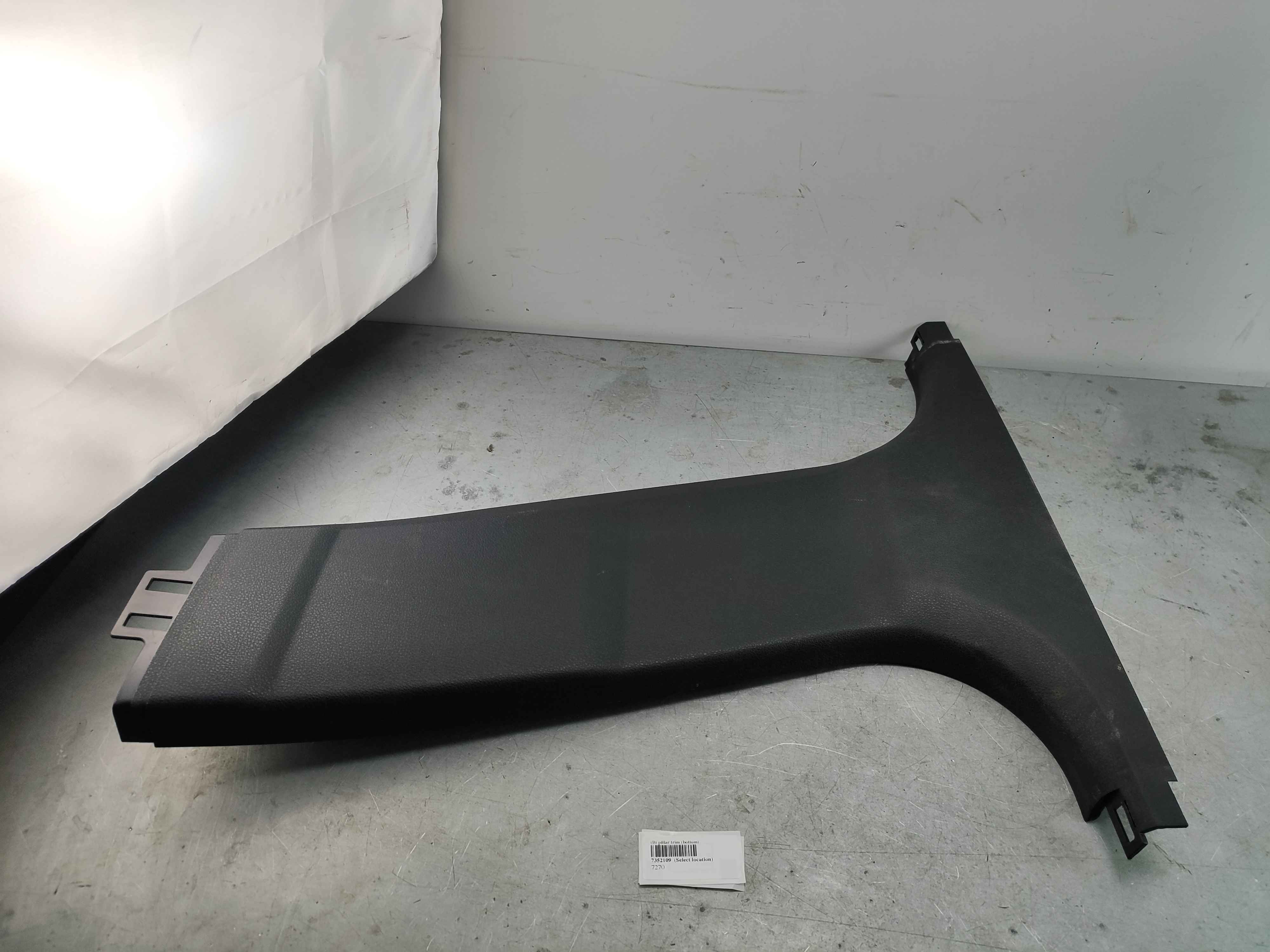 (B) pillar trim (bottom)
