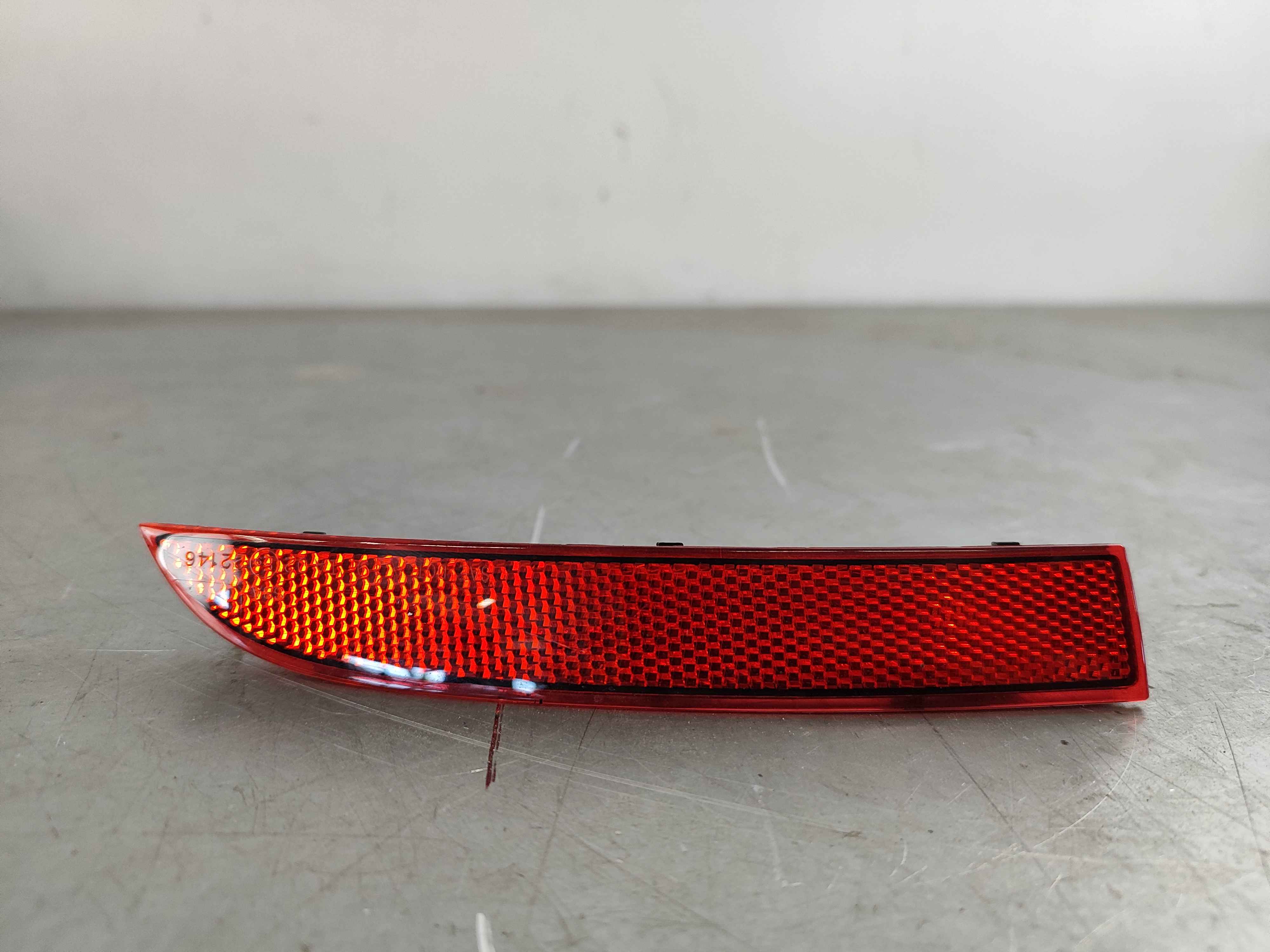 Rear light reflector