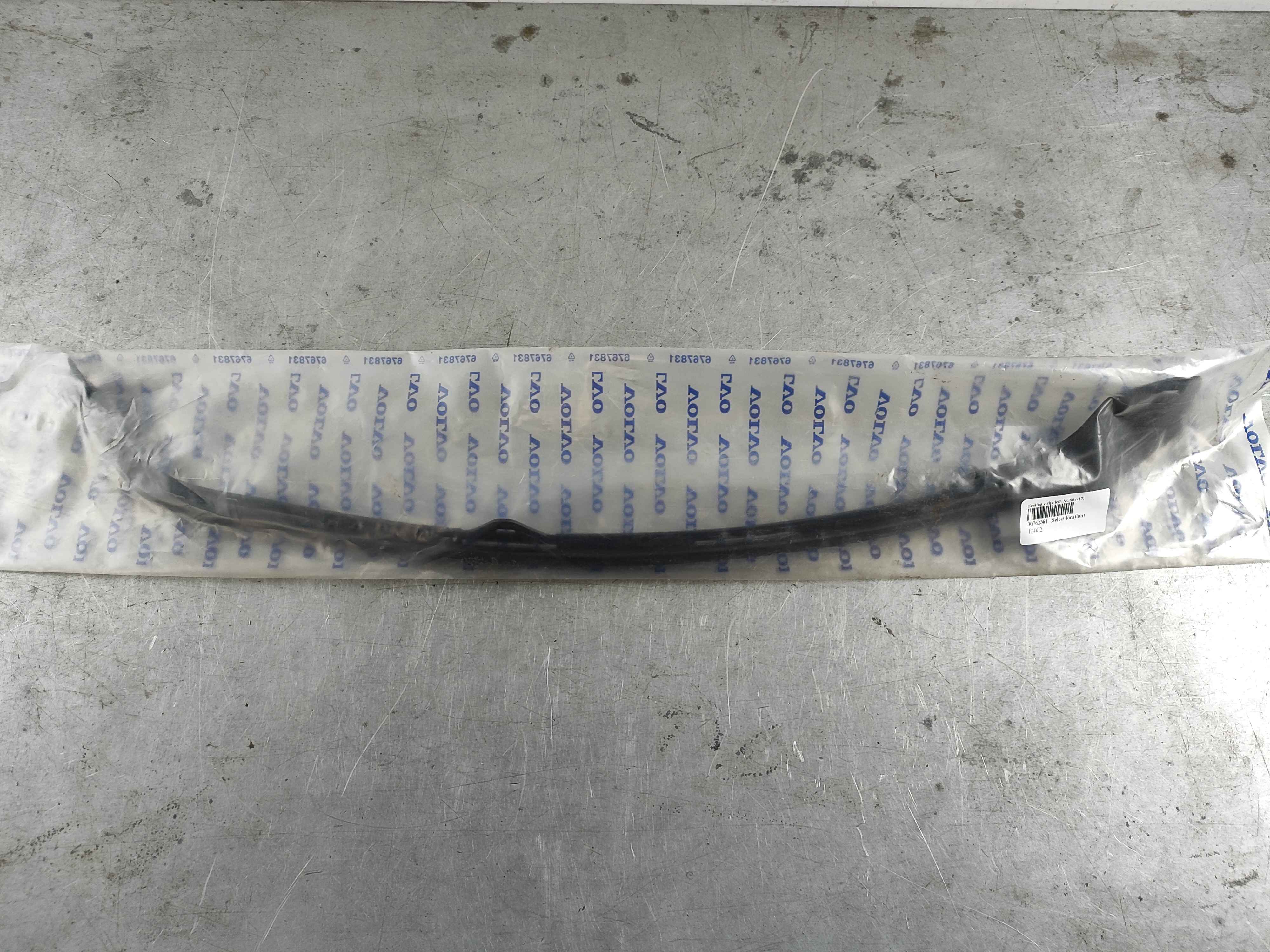 Sealing strip, left, XC60 (-17)