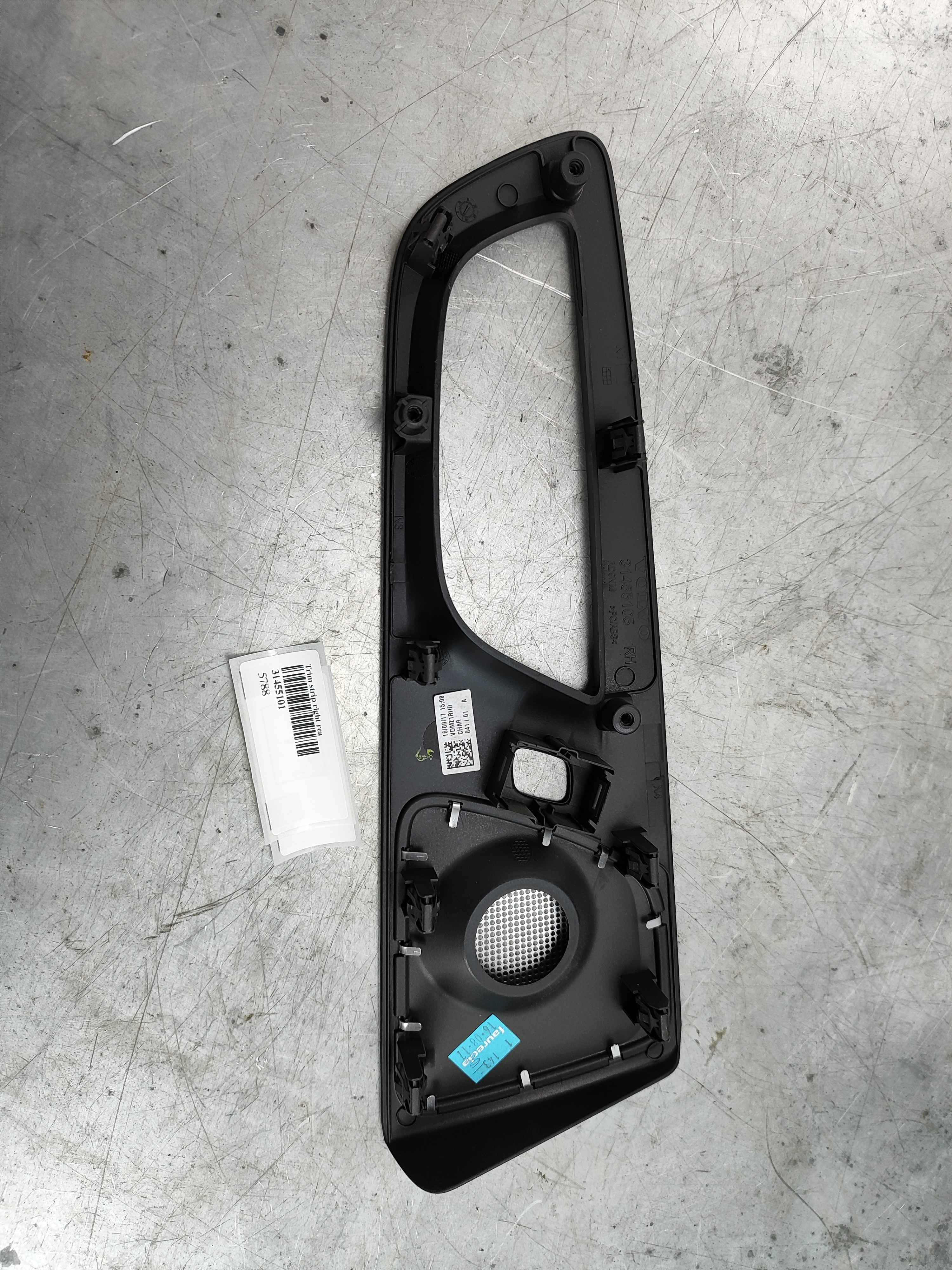 Trim strip right rear Variant code: K503 charcoal