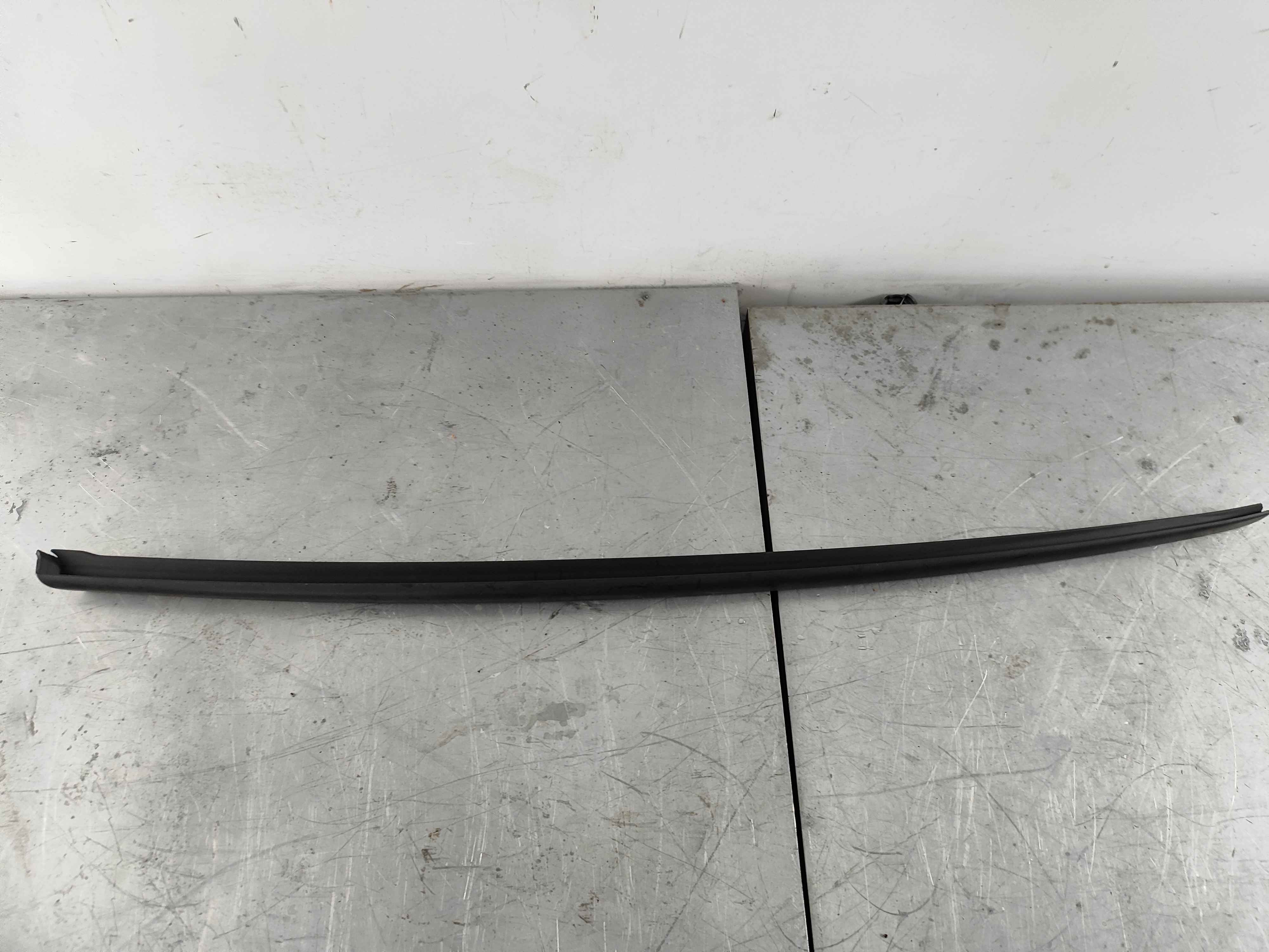 Water deflector strip satin black