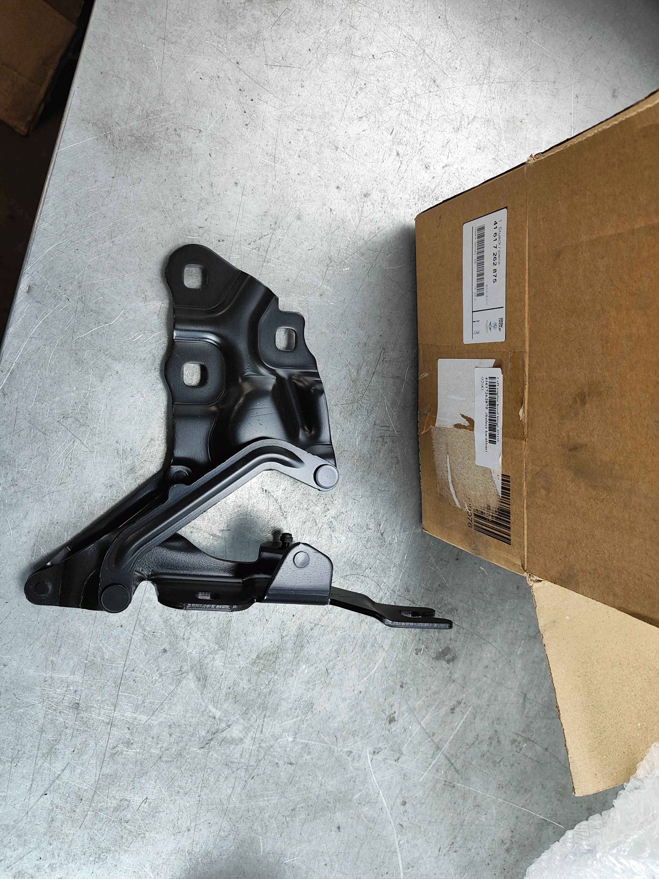 Left engine hood hinge BMW