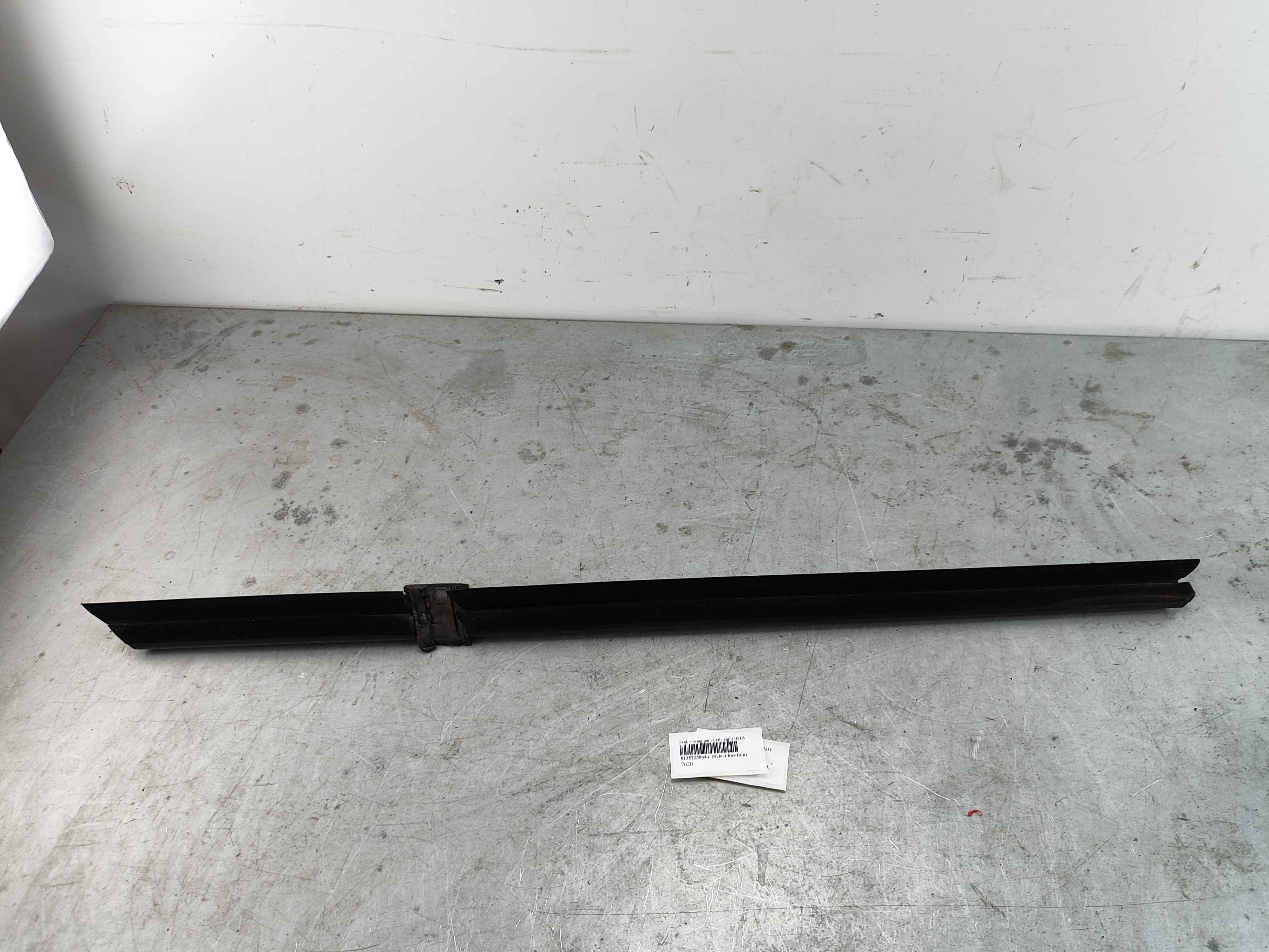 Seal, closing panel, rib, right BMW