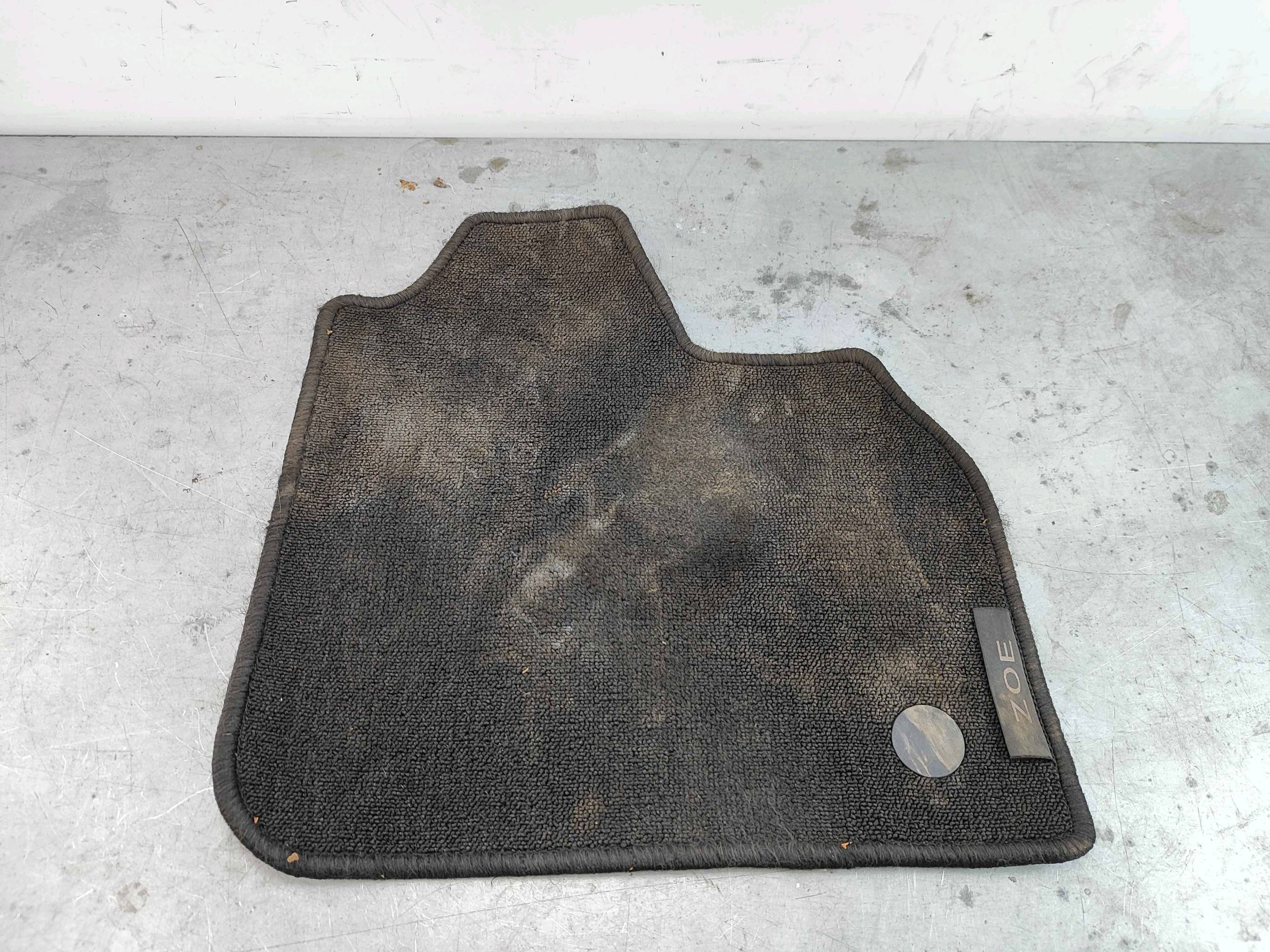 Rear floor mat