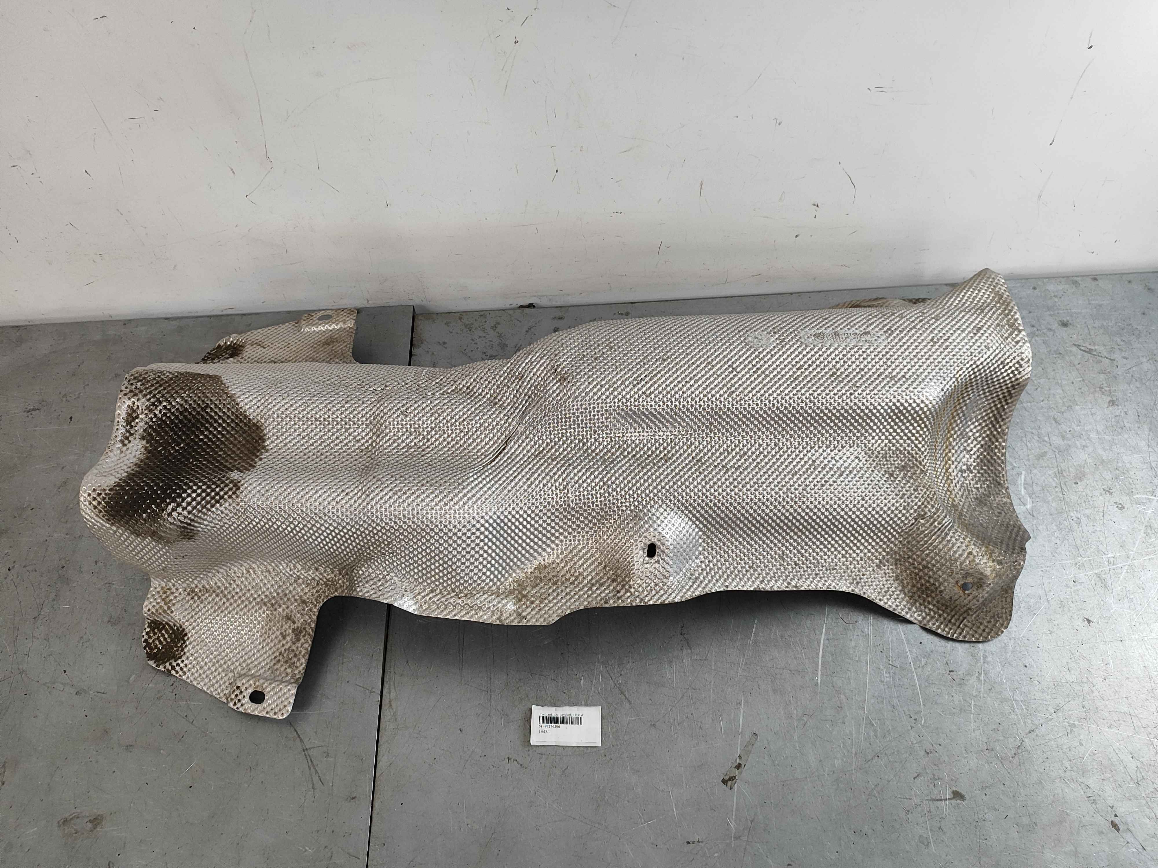 Fuel tank heat insulation BMW
