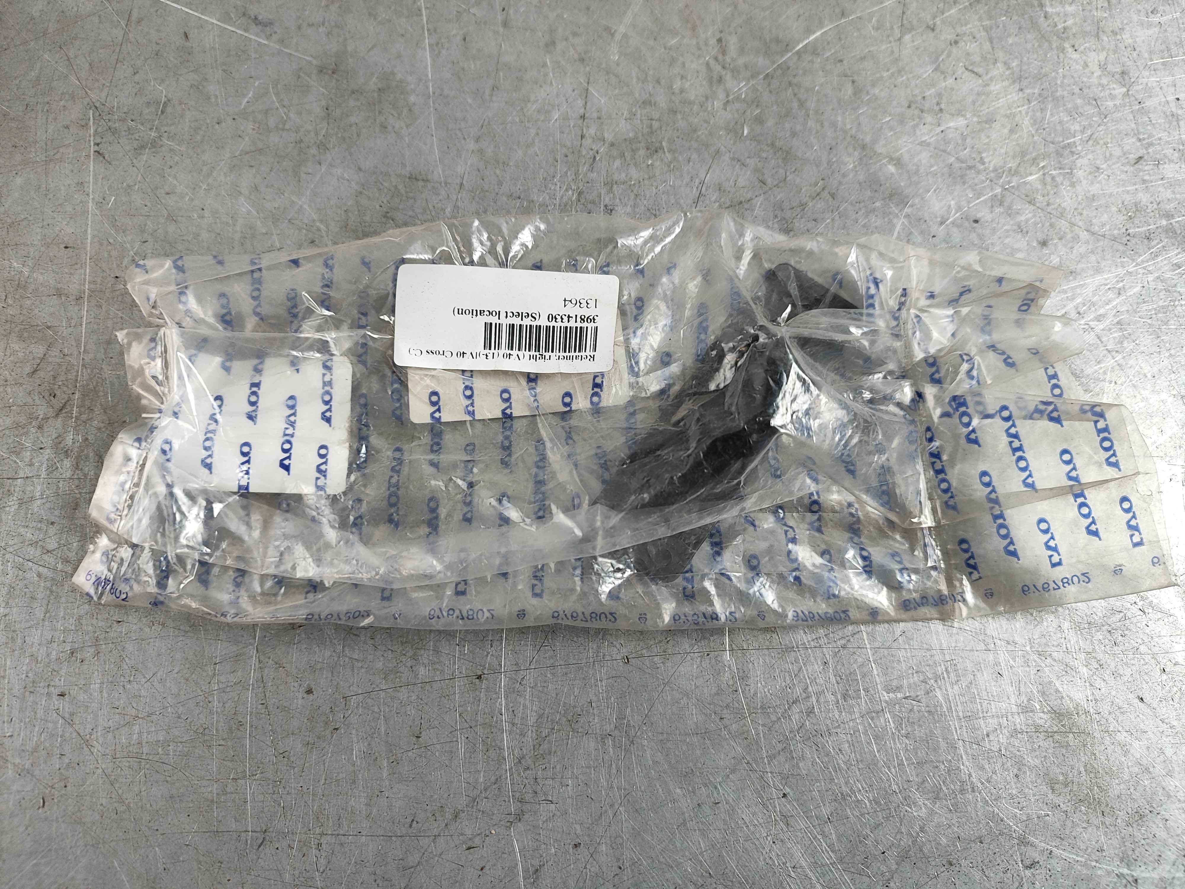Retainer, right (V40 (13-)|V40 Cross C.)
