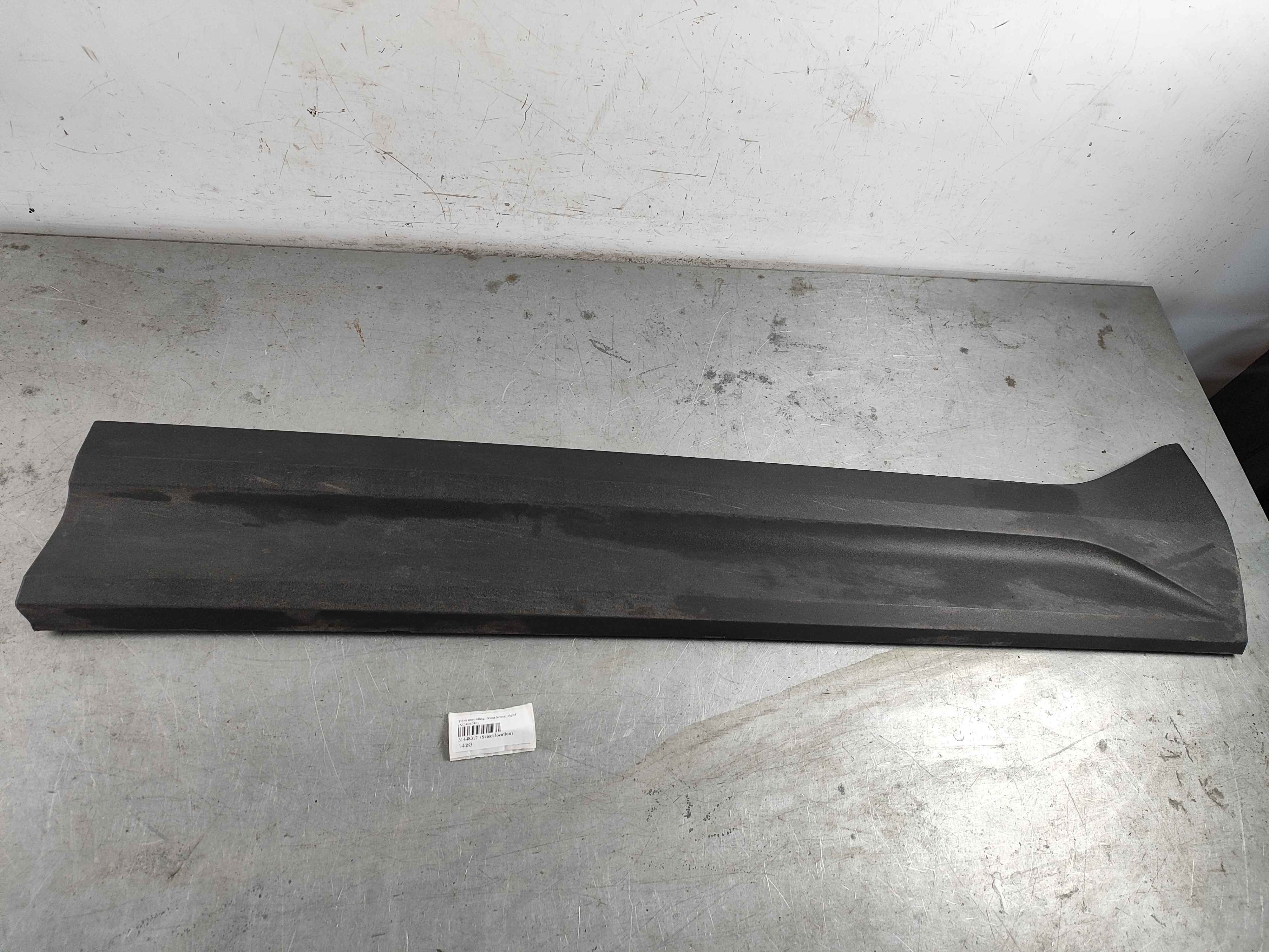 Trim moulding, front lower, right (XC40|C40)