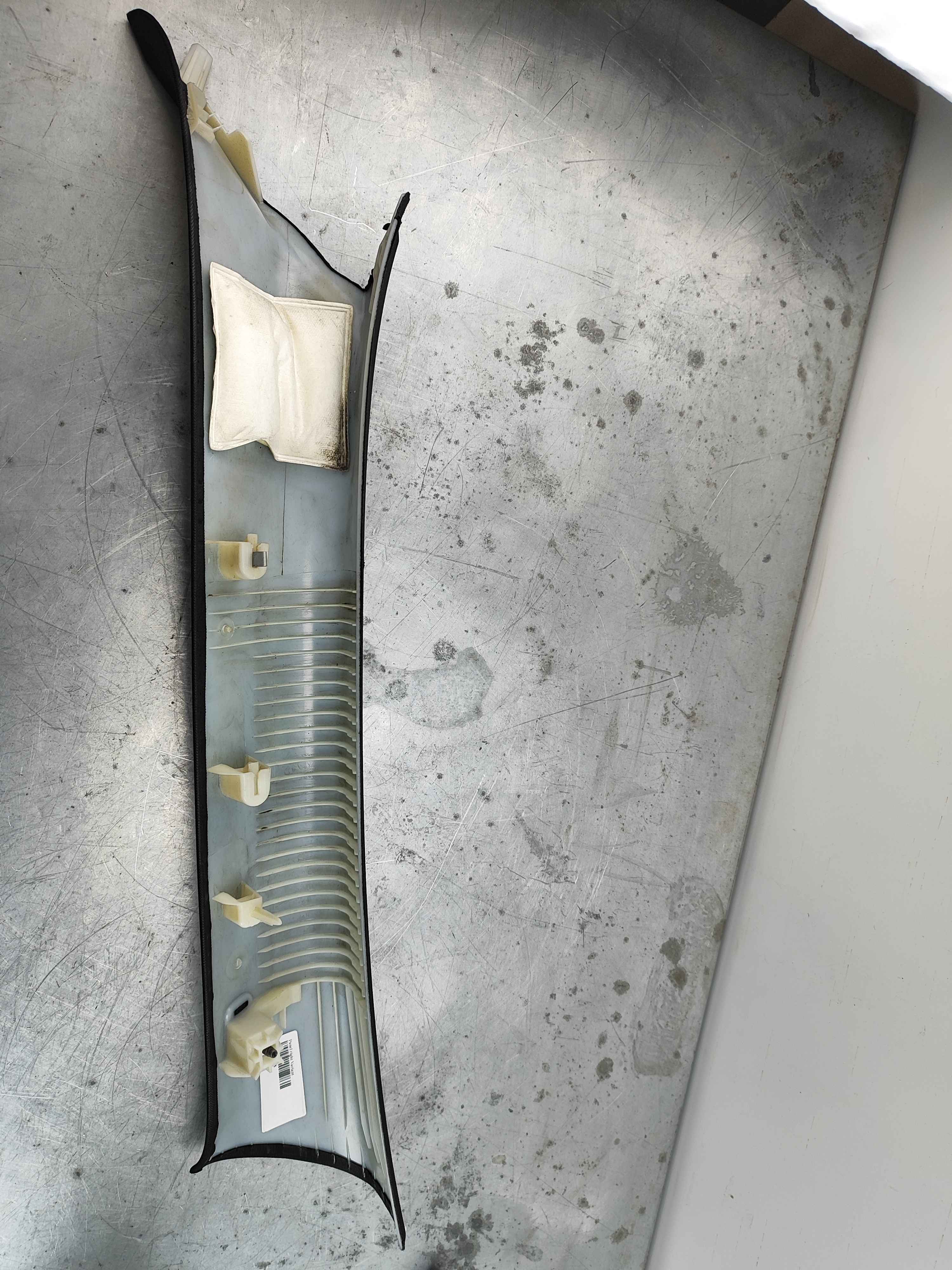 Panel right Variant code: FH01. upper A-pillar charcoal