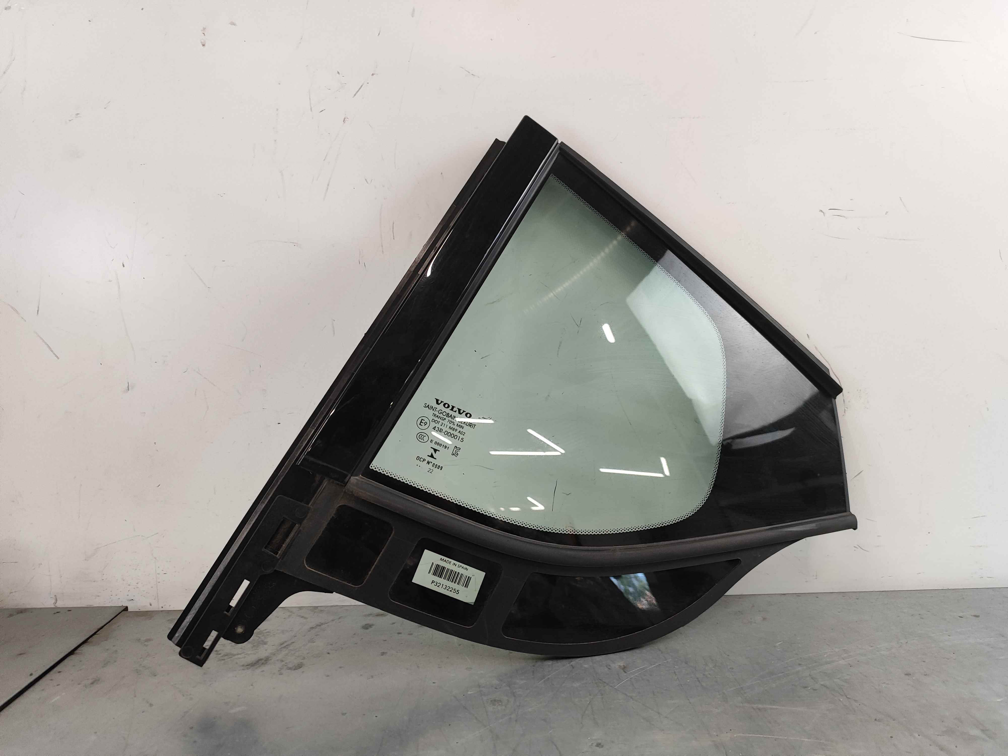 Glass, left (C40)