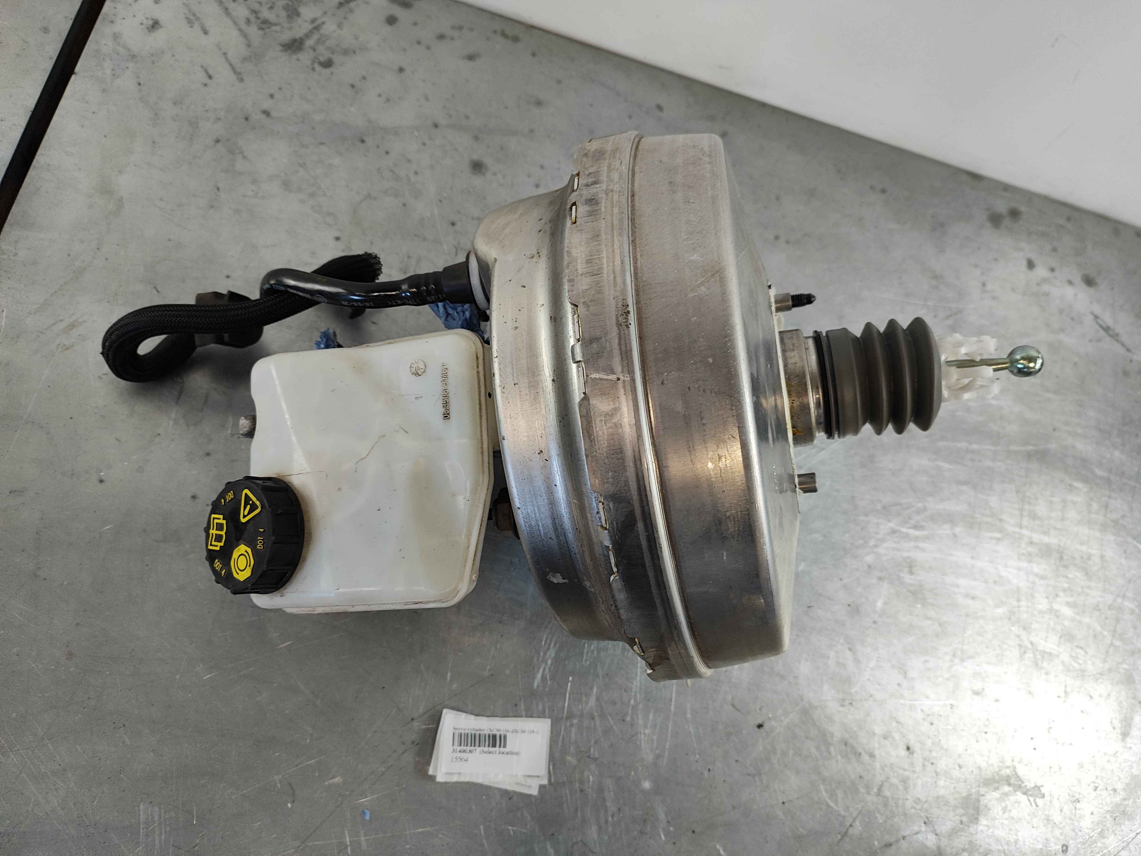 Servo cylinder (XC90 (16-)|XC60 (18-))