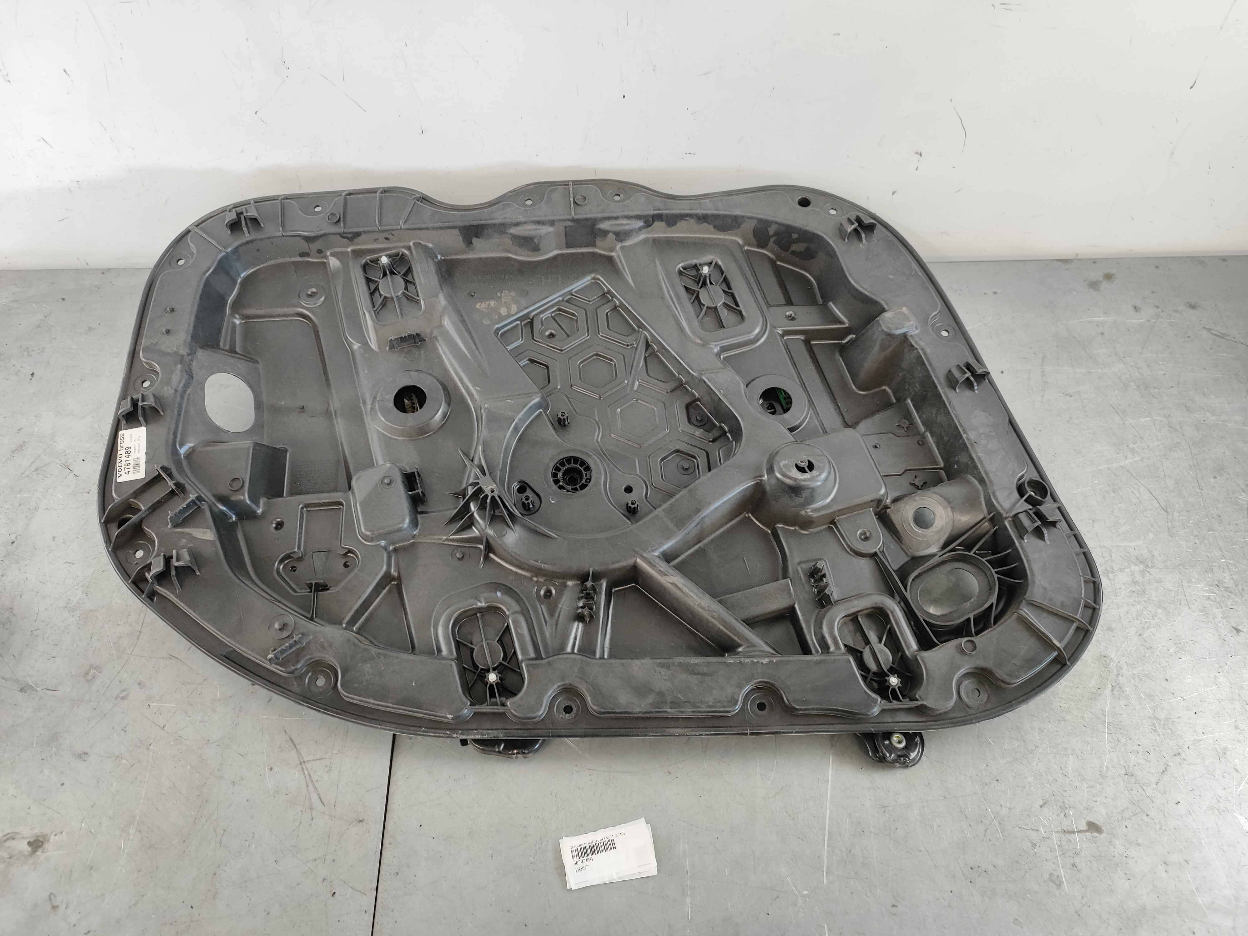 Retainer, left front (XC40|C40)