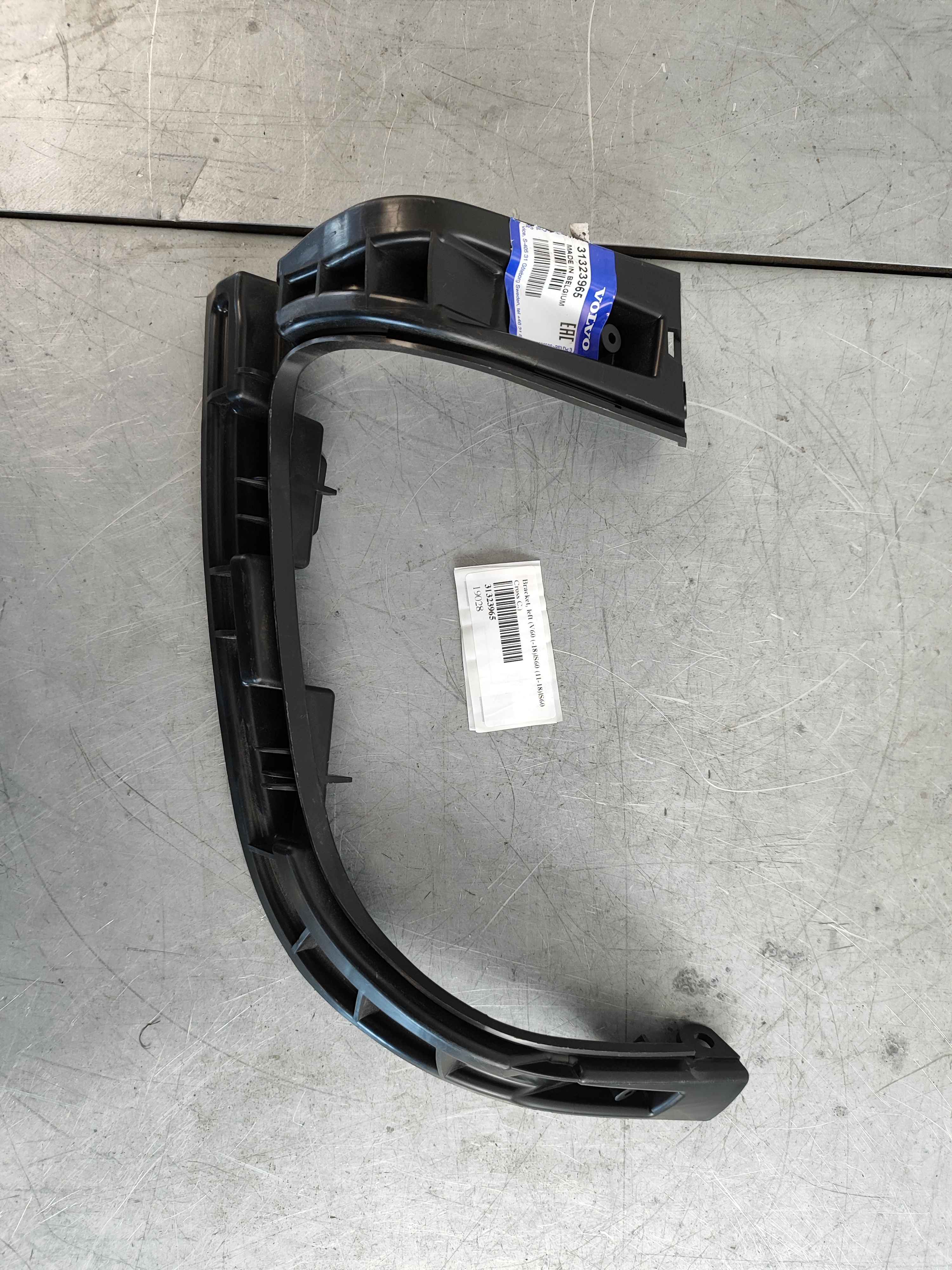 Bracket, left (V60 (-18)|S60 (11-18)|S60 Cross C.)