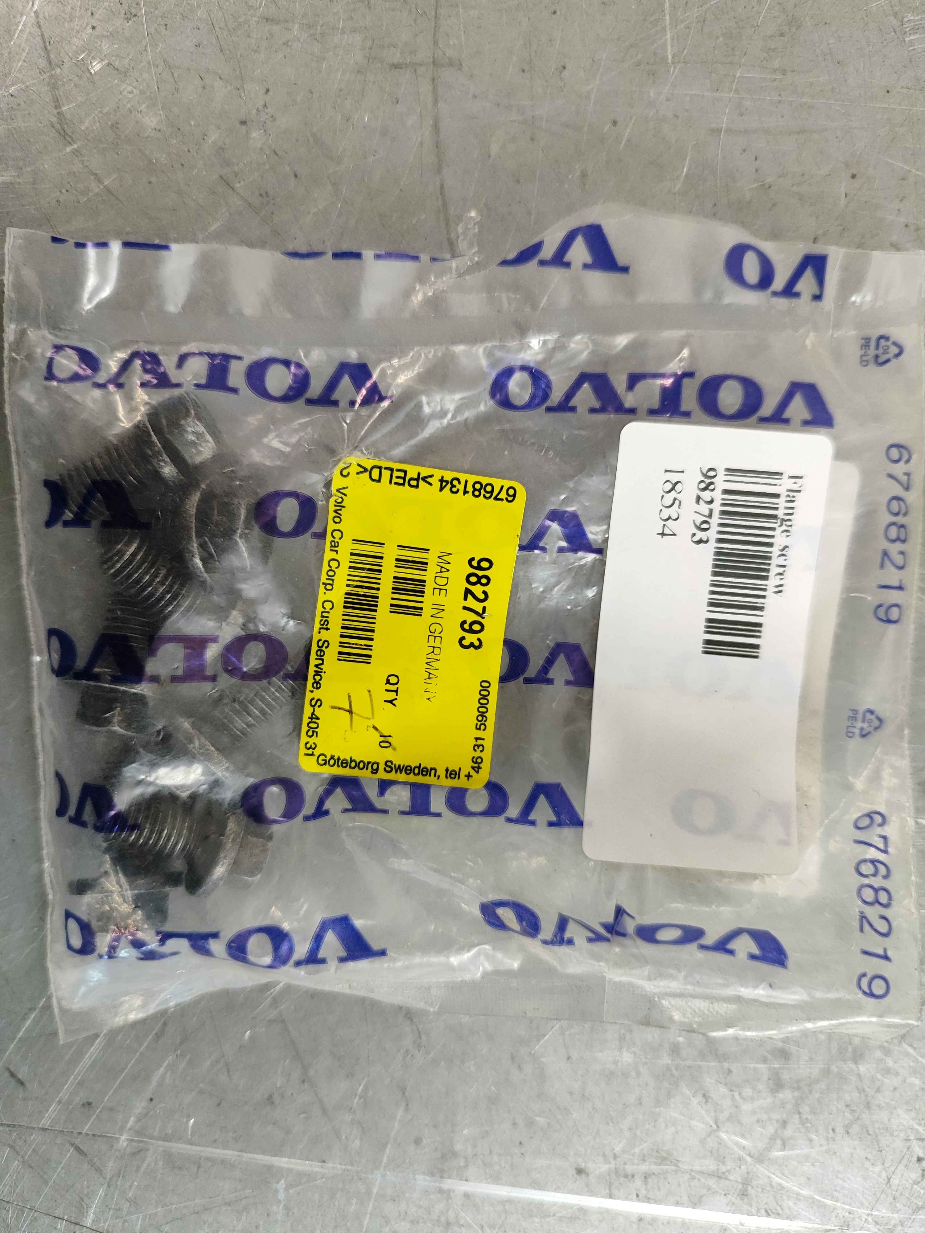 Flange screw