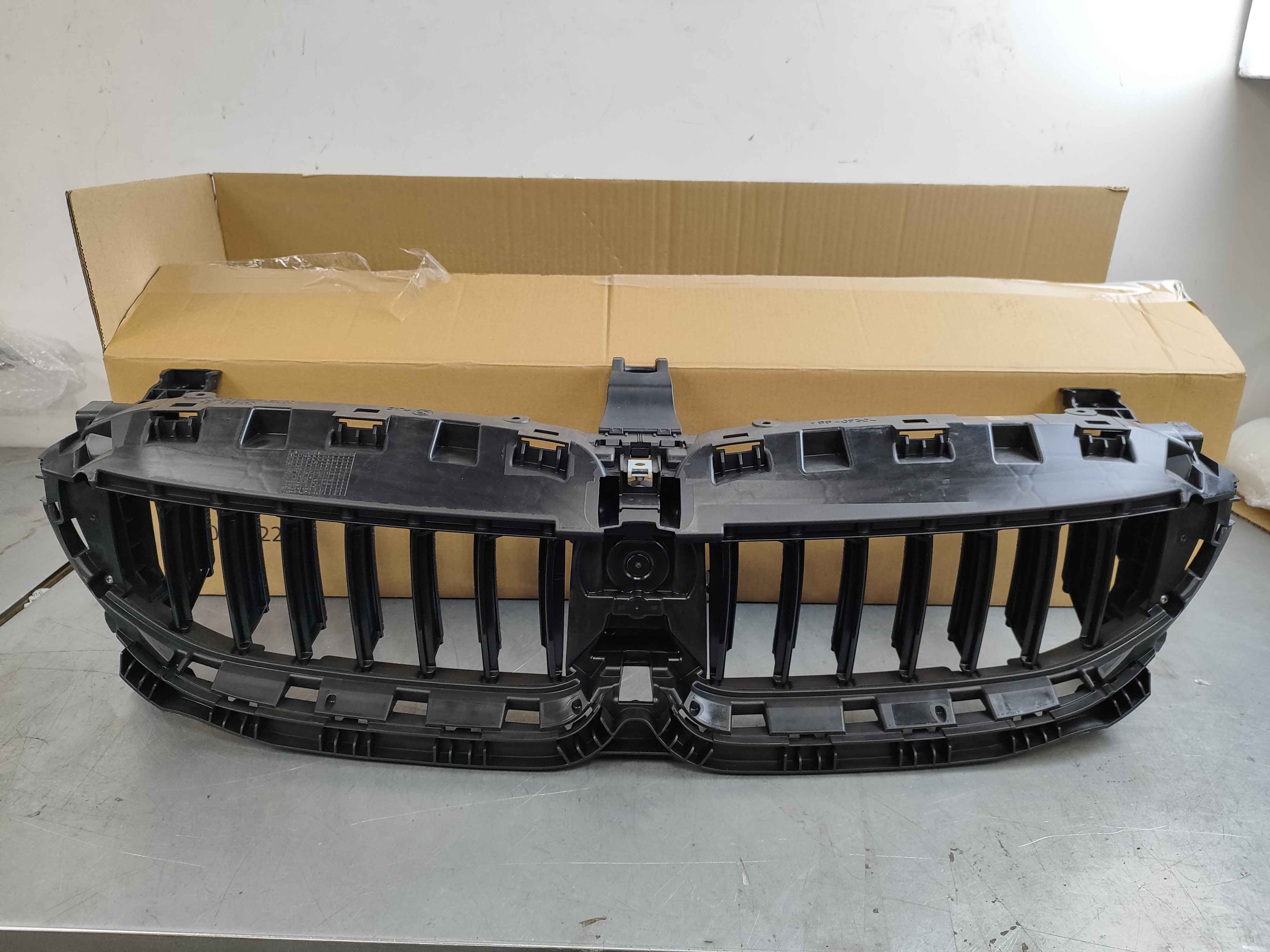 Air duct with air flap control top BMW