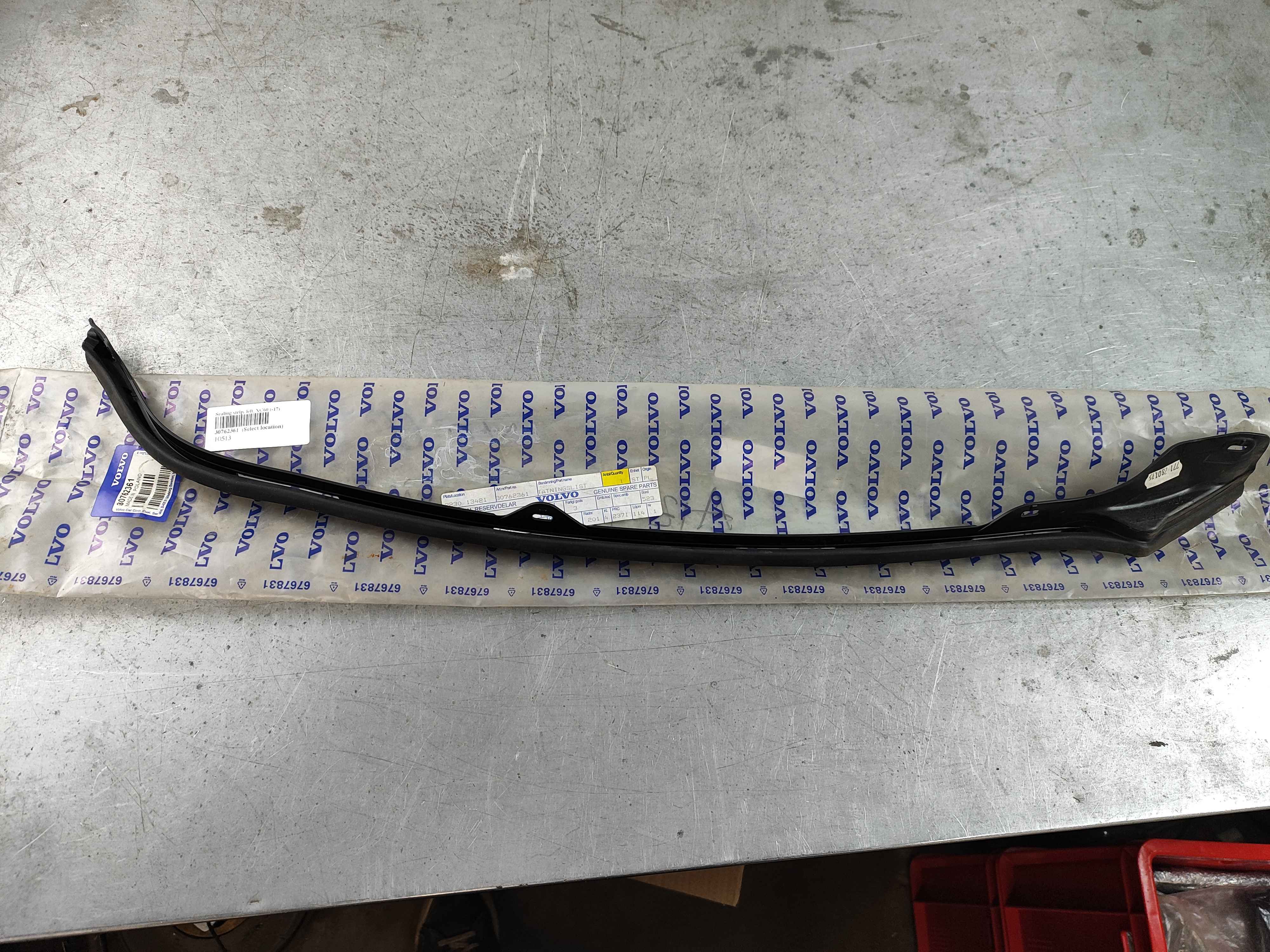 Sealing strip, left, XC60 (-17)