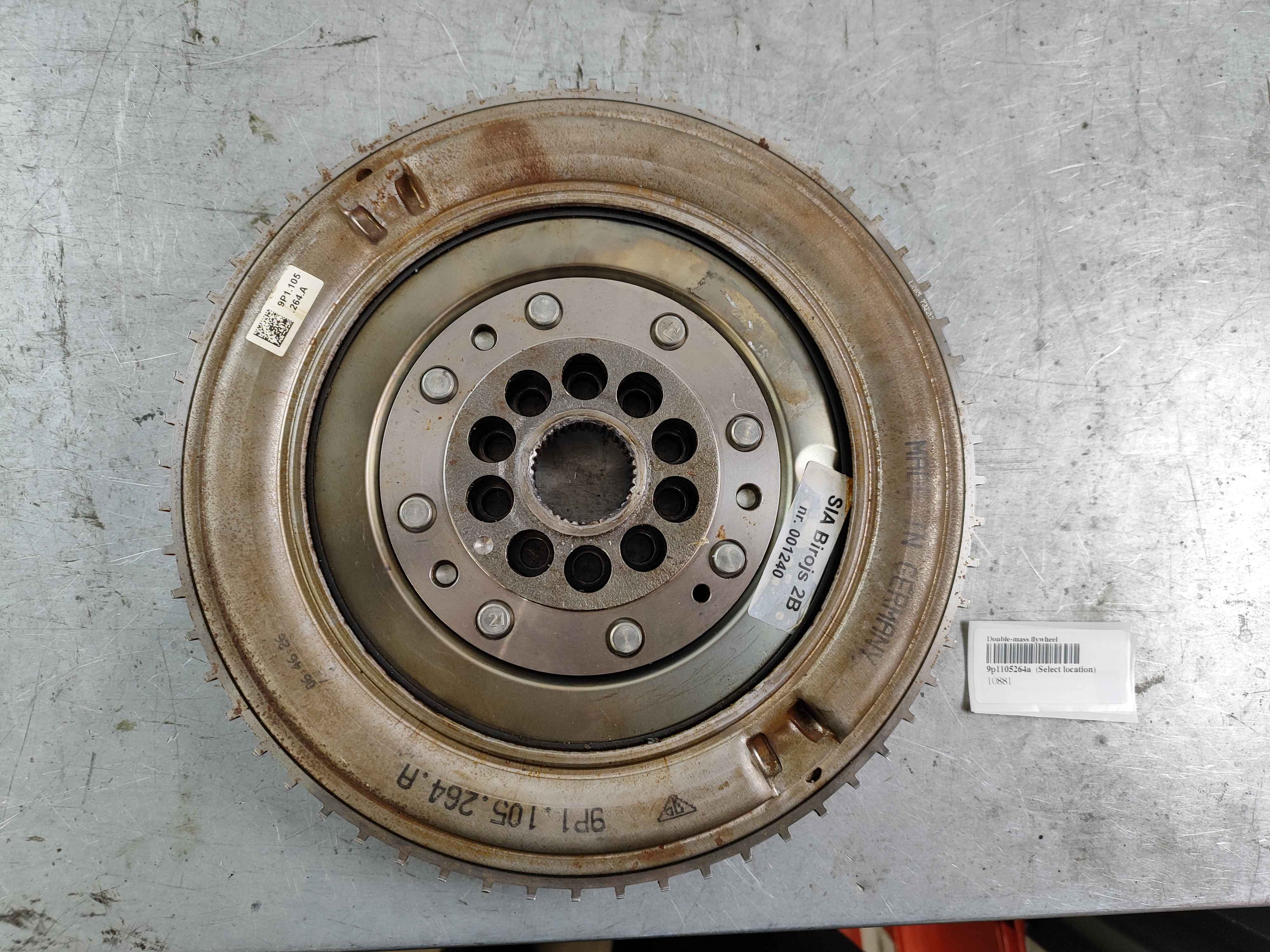 Double-mass flywheel