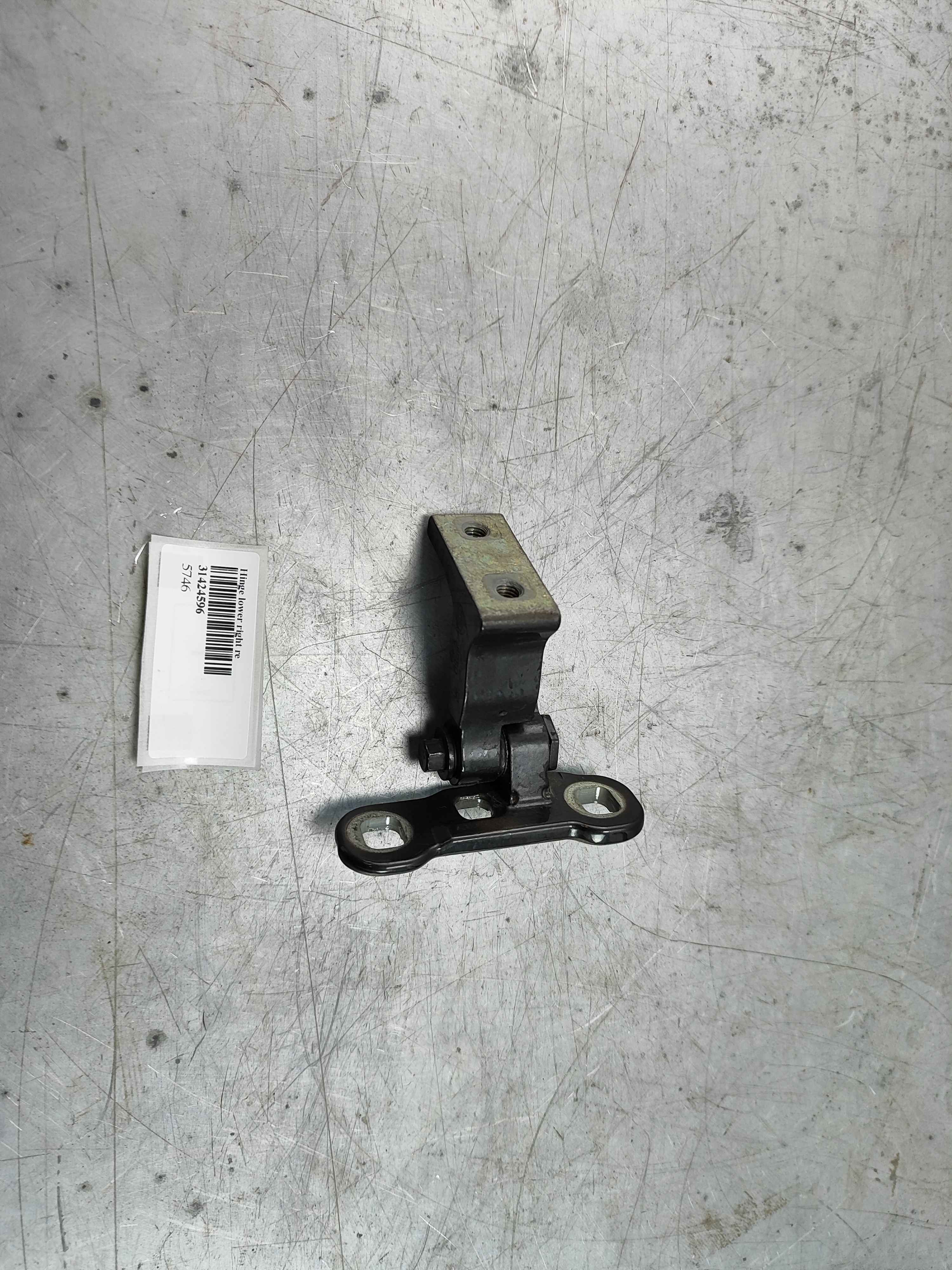 Hinge lower right rear