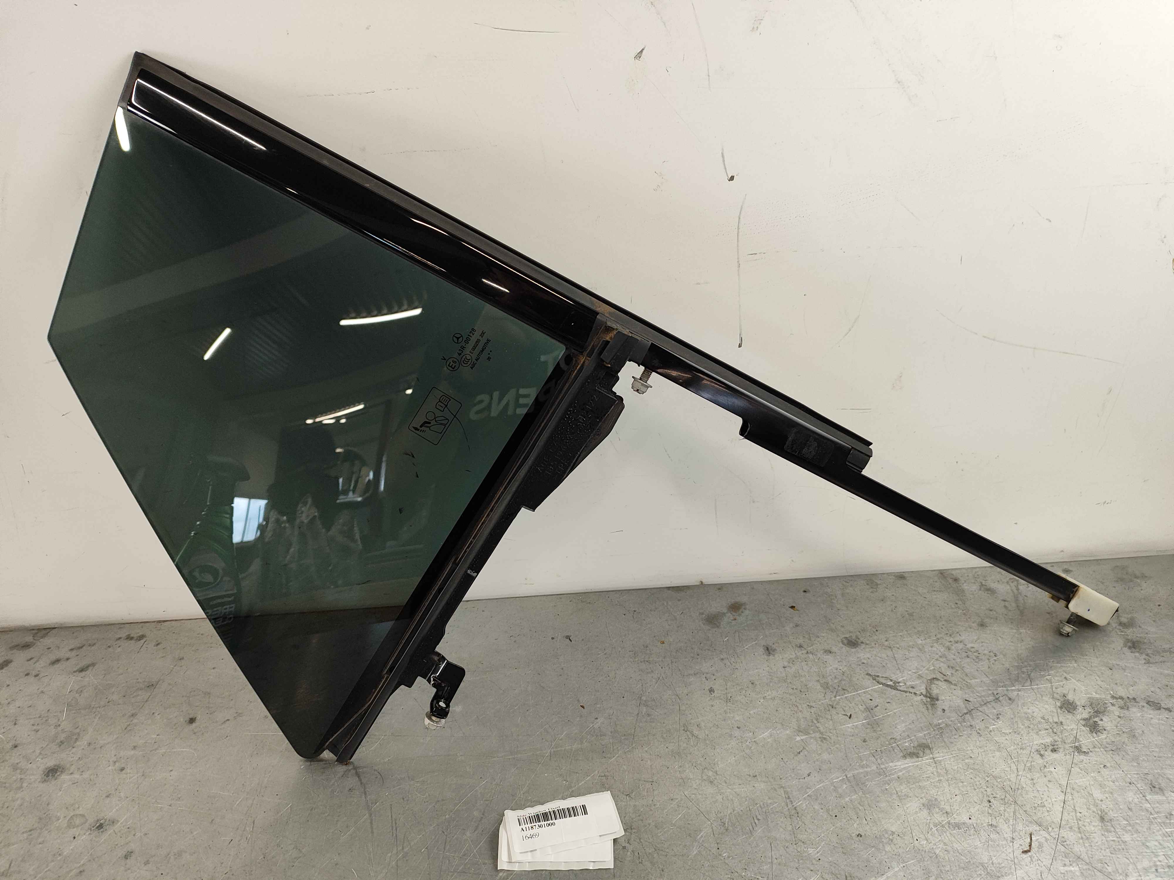 Side Window Fixed
