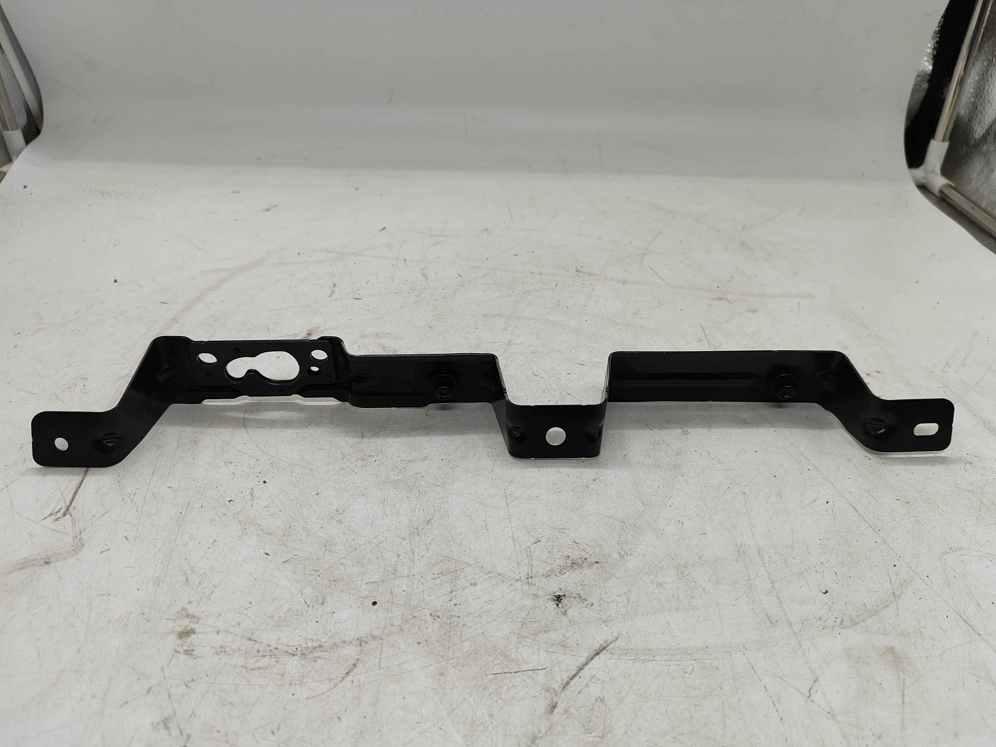 Bracket, rear, left (XC90 (16-))