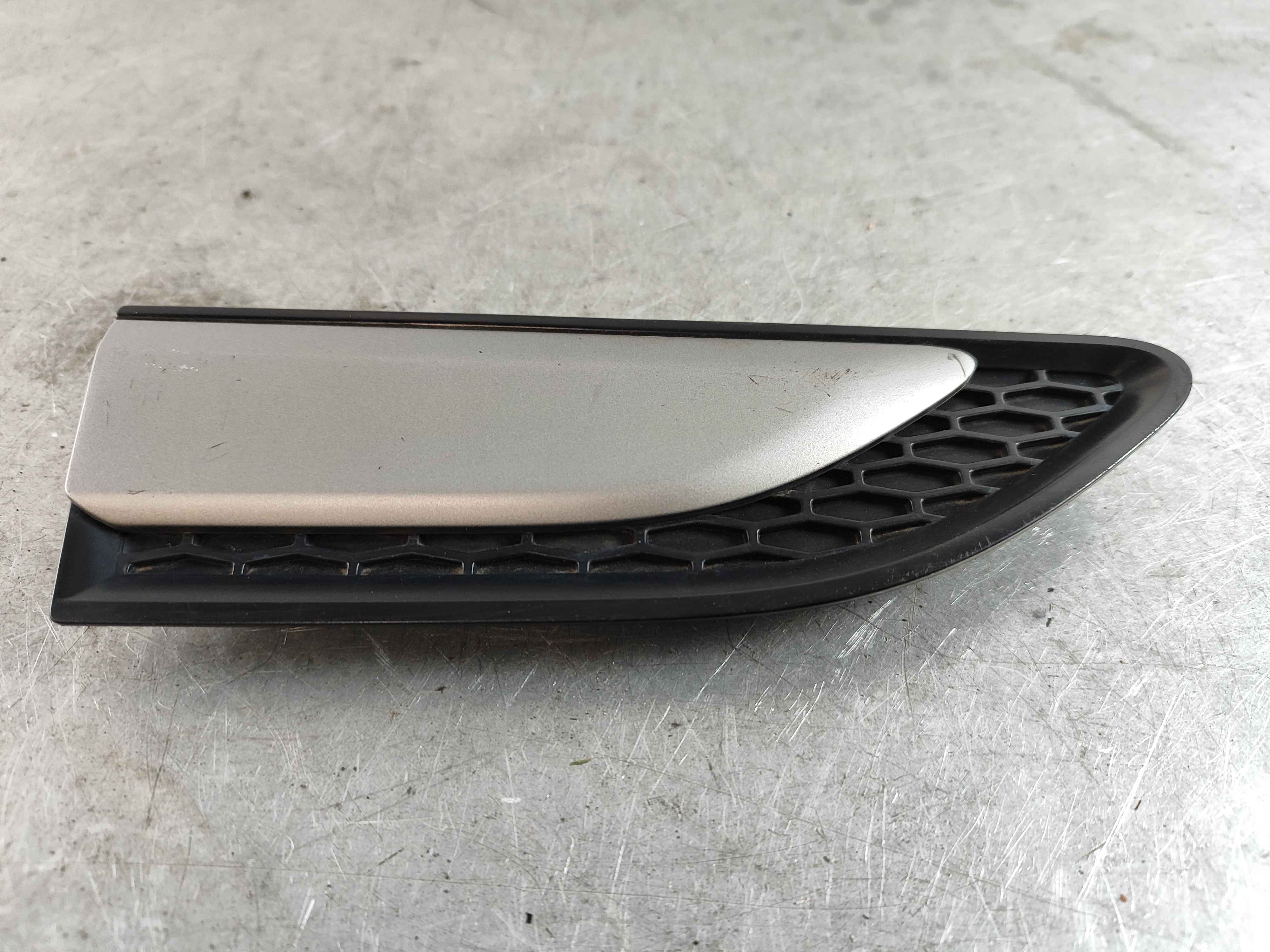 Grille - Fender - Front