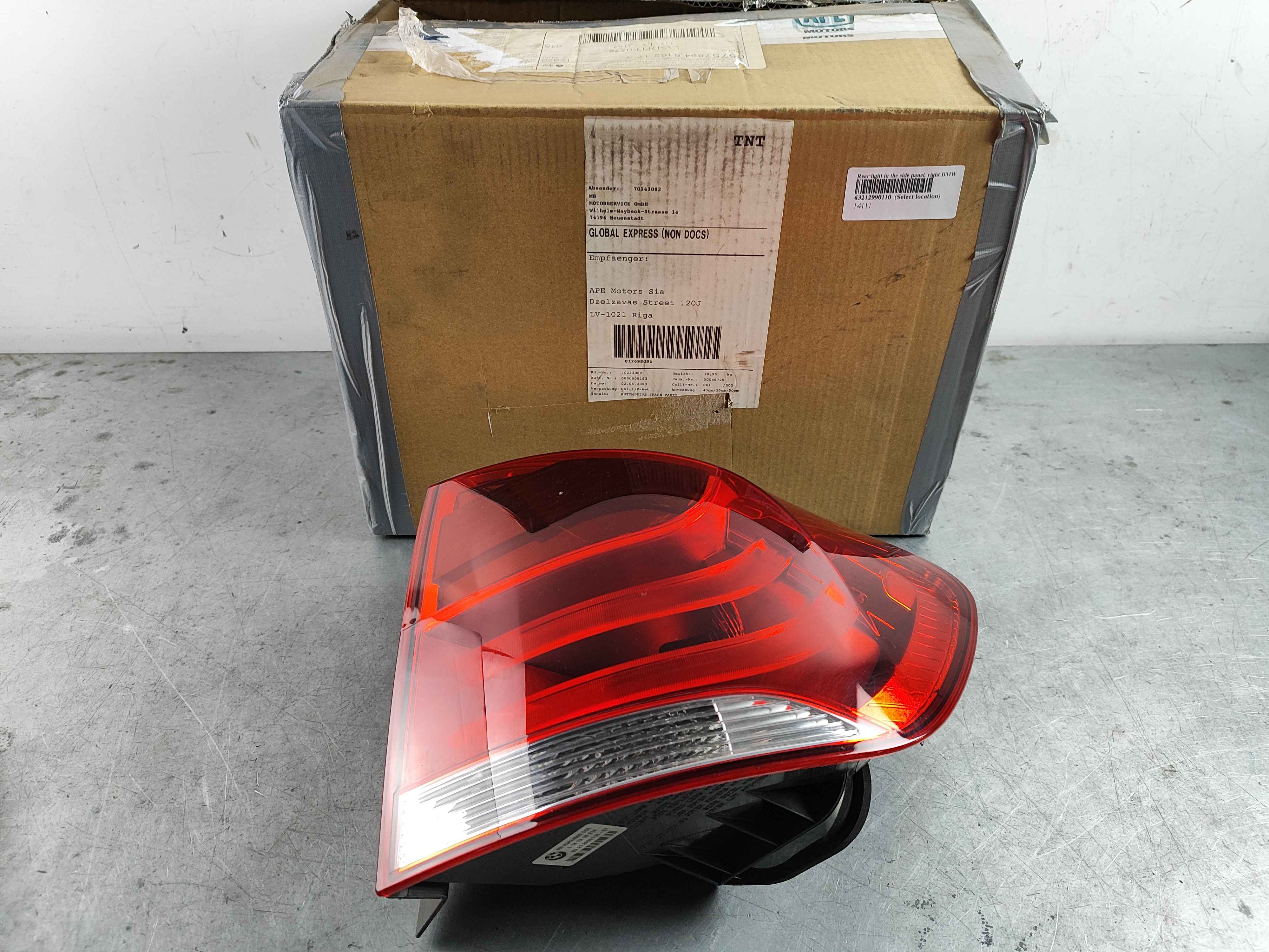 Rear light in the side panel, right BMW