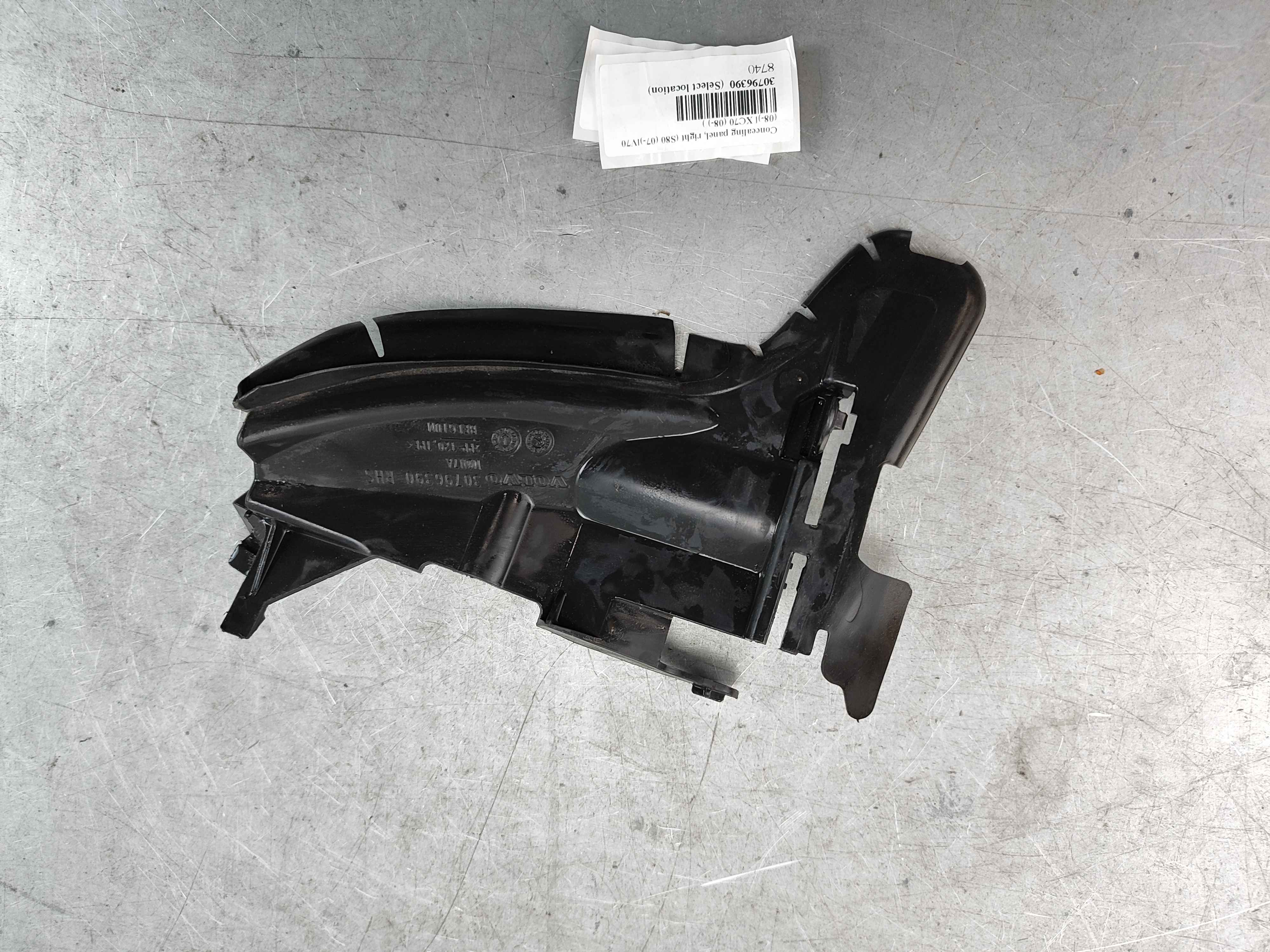 Concealing panel, right (S80 (07-)|V70 (08-)| XC70 (08-) )