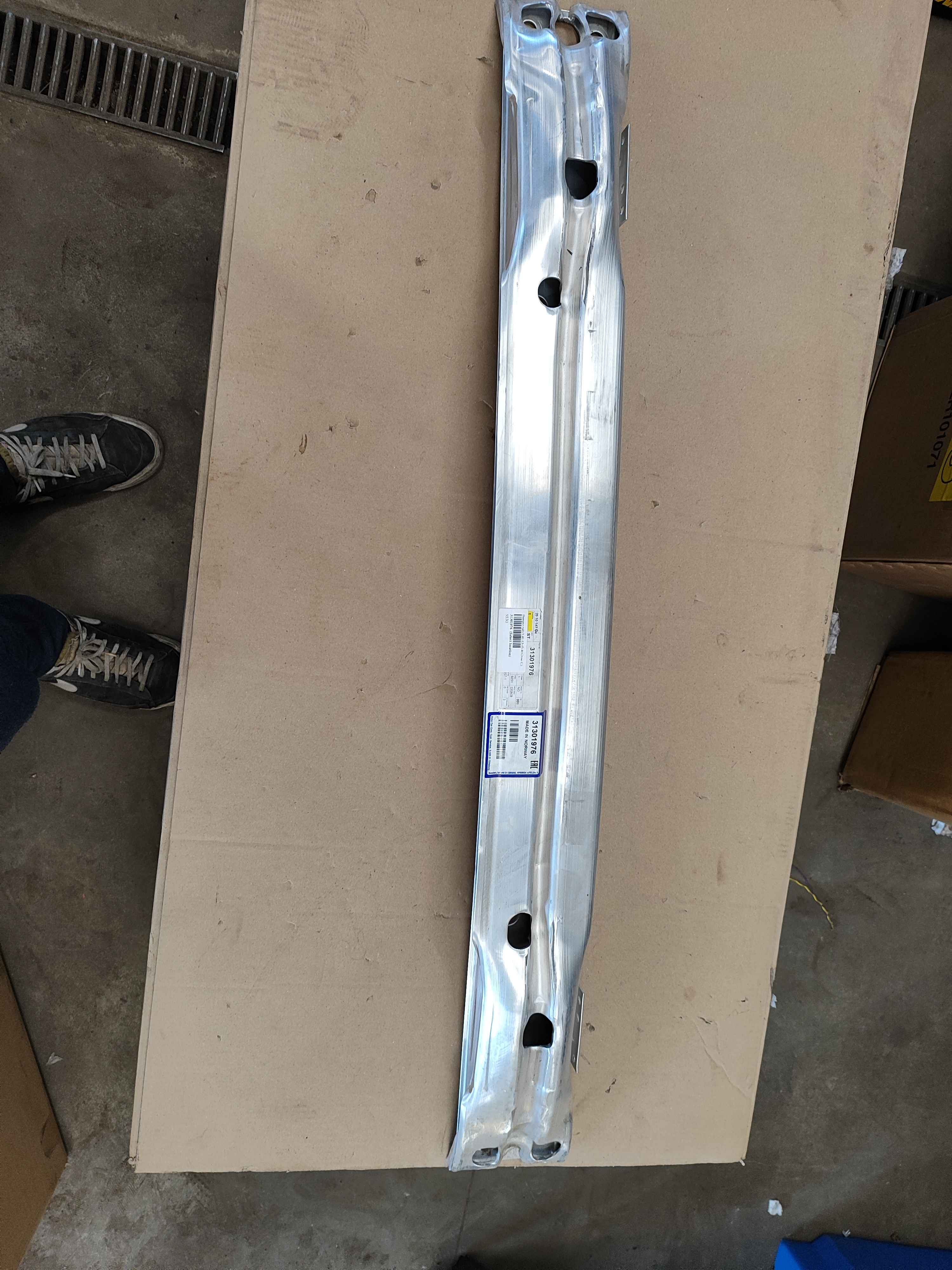Bumper rail (V40 (13-)|V40 Cross C.)