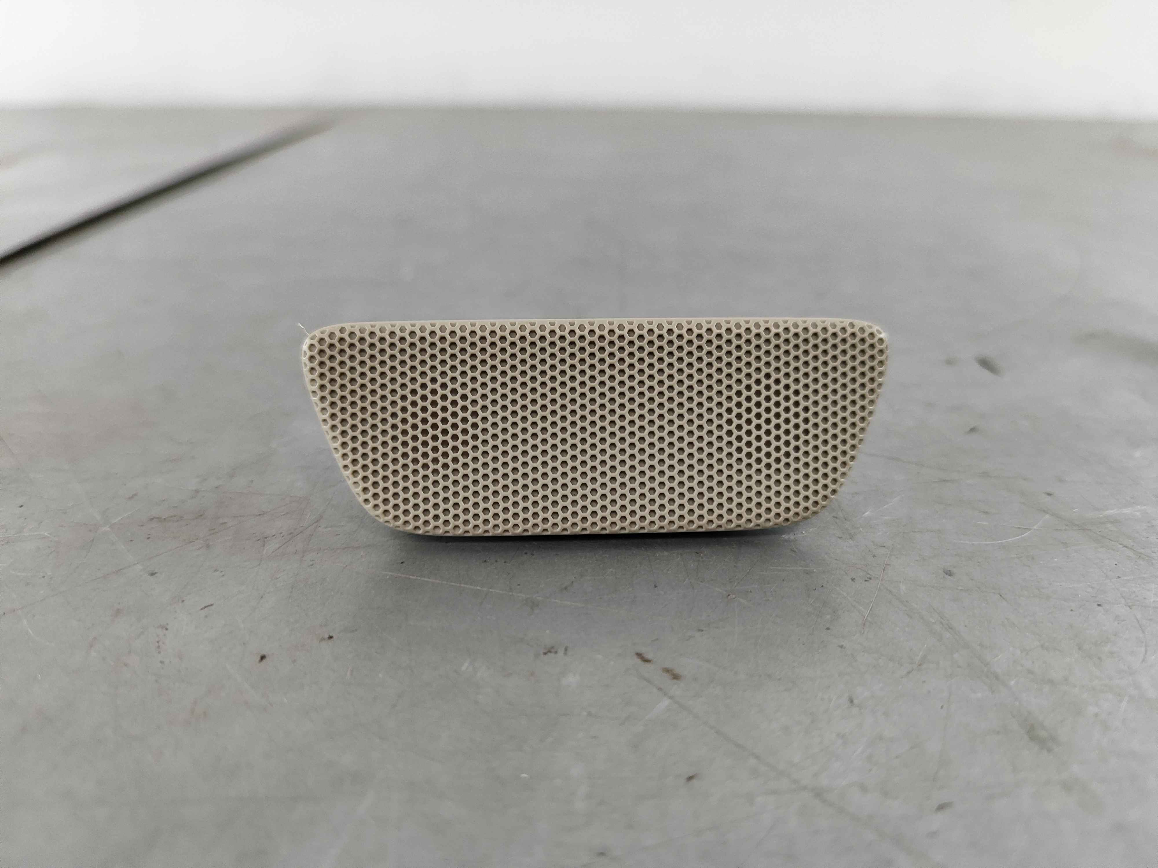 Microphone, drivers side, blonde